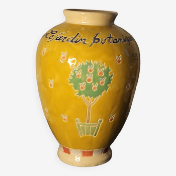 Botanical garden vase