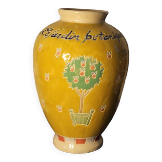 Botanical garden vase