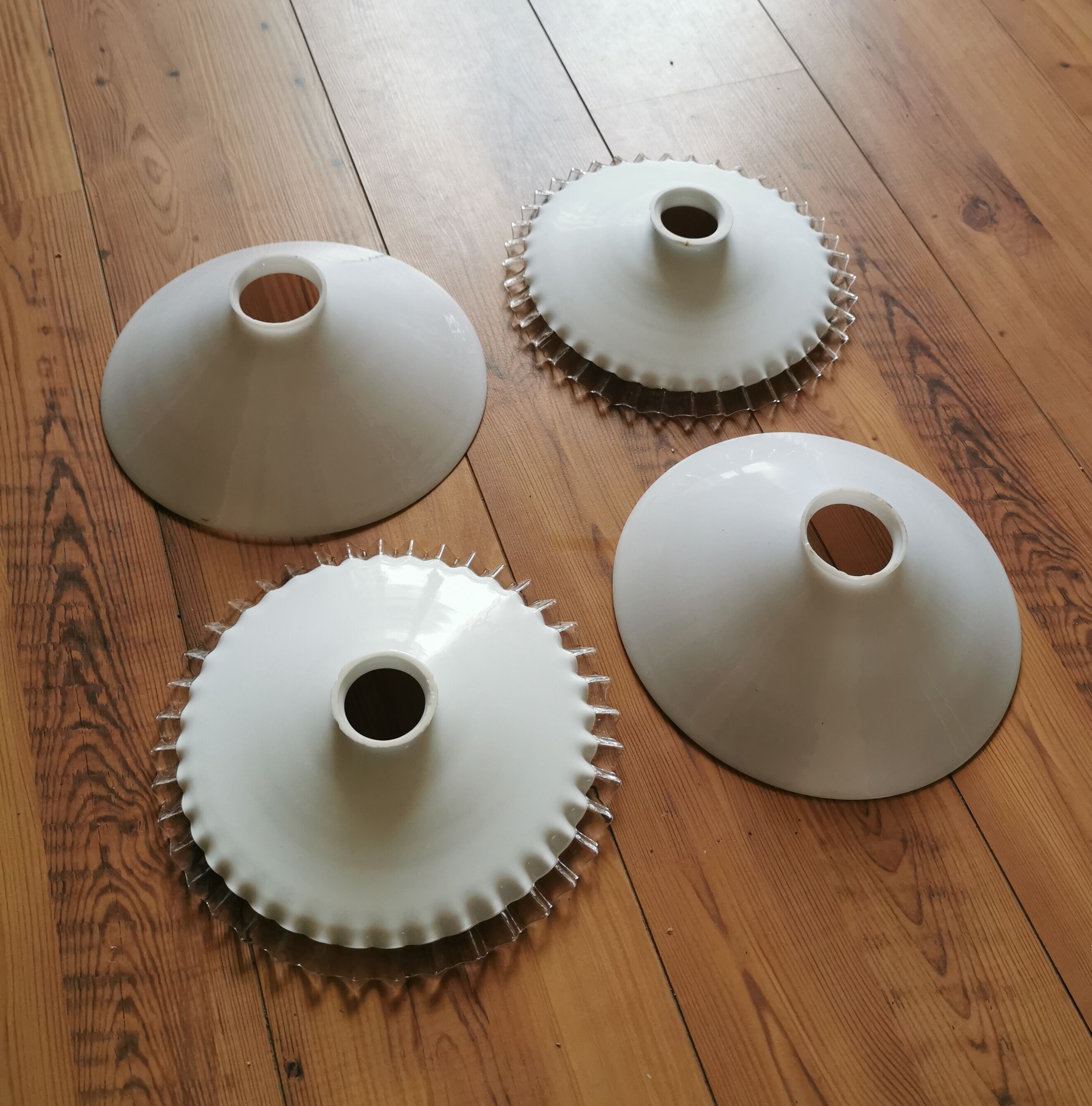 4 simple and serrated opaline shades