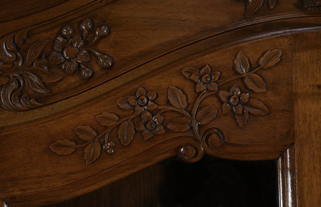 Walnut Display Cabinet, Louis XV Style – Late 19th Century