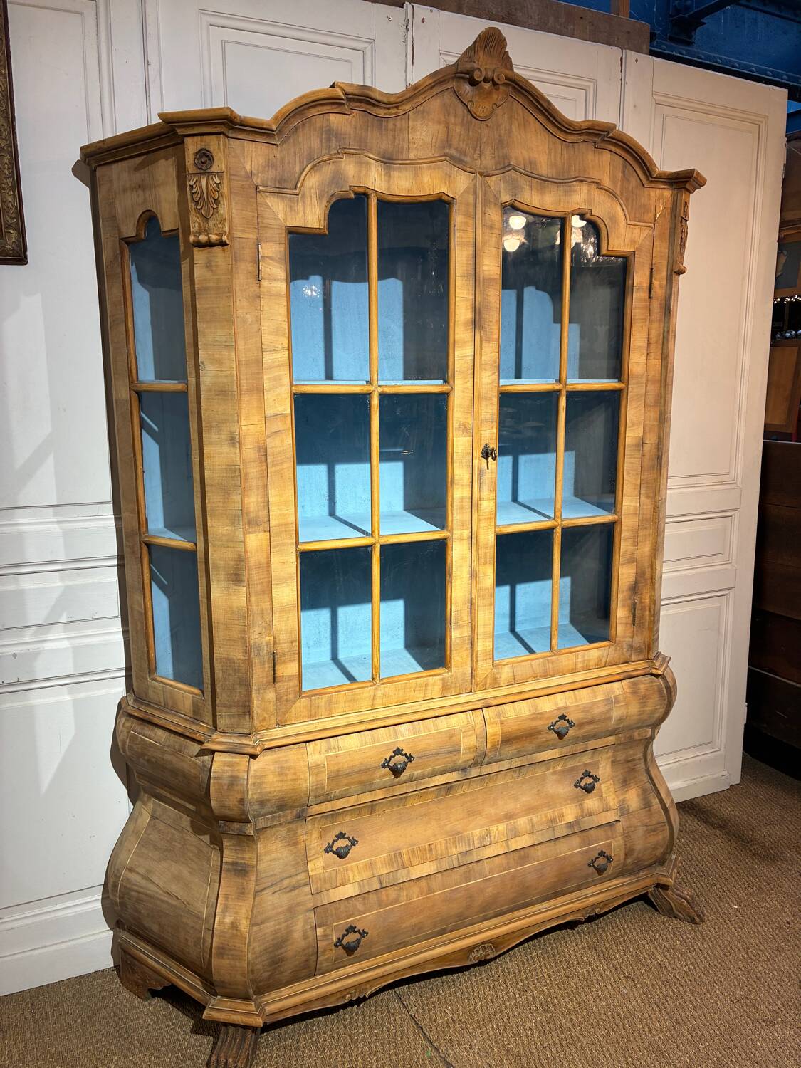 Old Dutch-style display cabinet