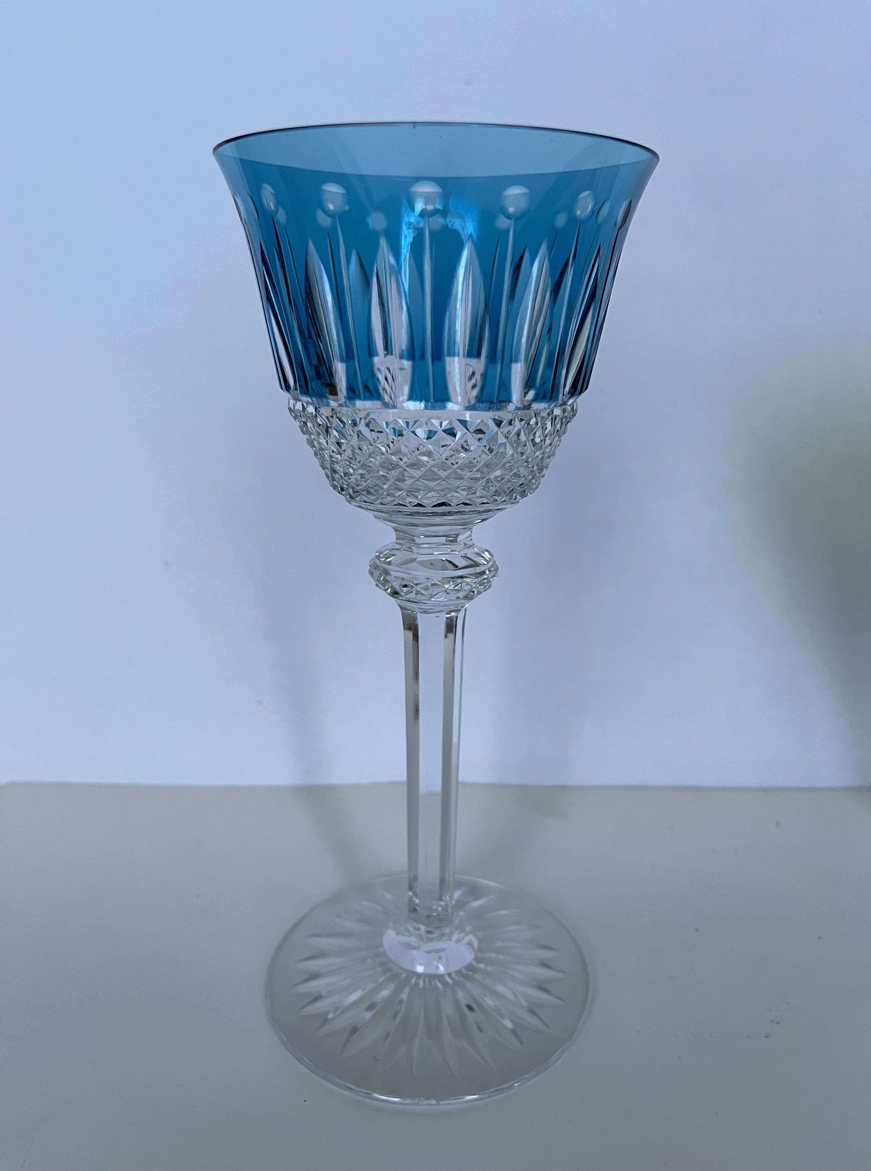 6 verres à vin de couleur St Louis Tommy