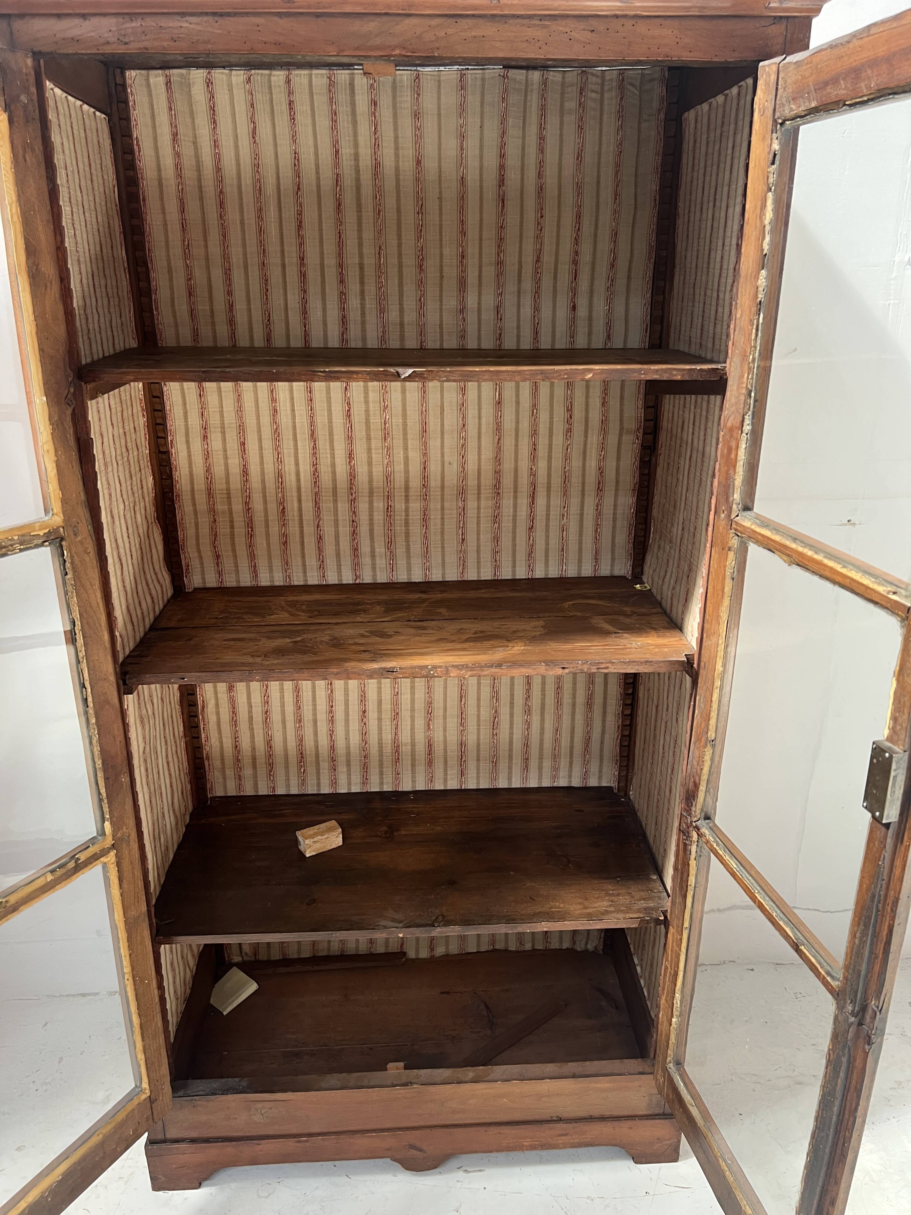 Pair of display cabinets in solid cherry wood from the 19th century.