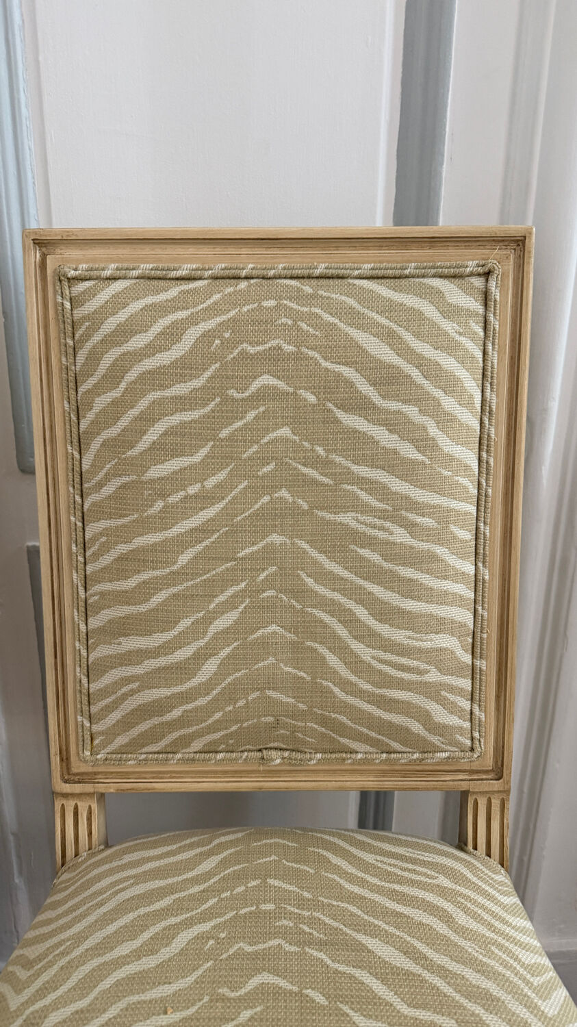 Paire de chaises de style Louis XVI — Ballard Designs — Tissu zèbre sa