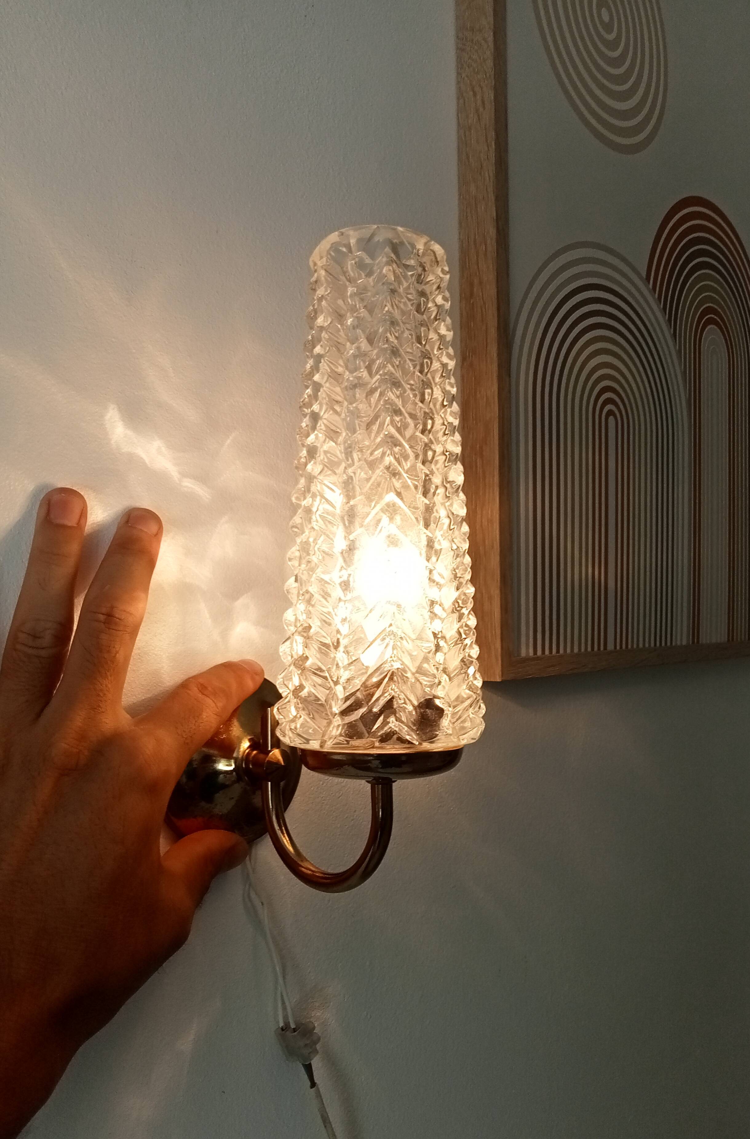 Vintage wall light in brass and etched glass.