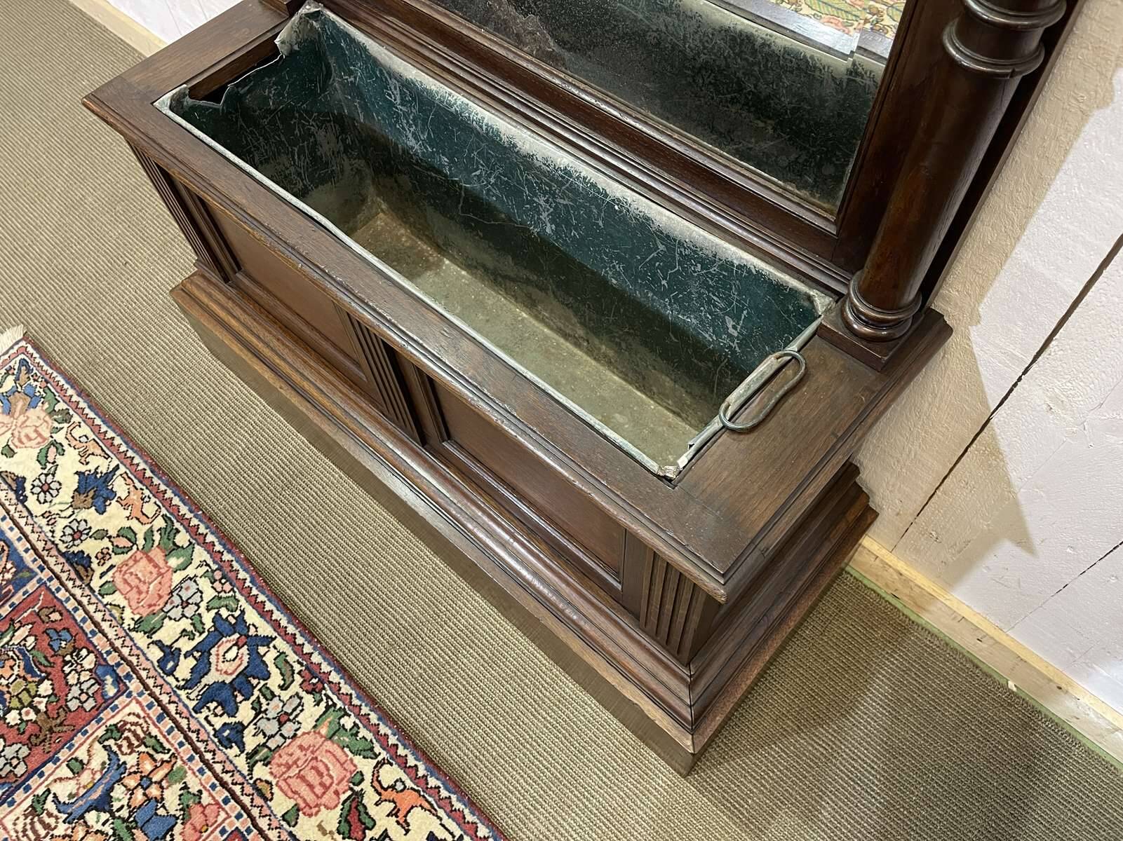 Vestiaire en chêne de la fin XIXème avec sa jardinière