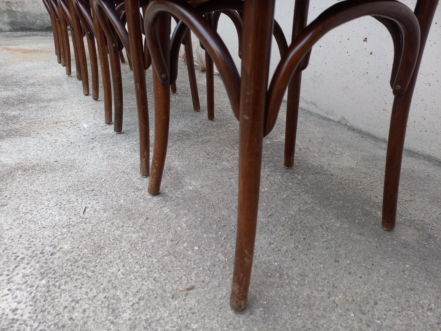 6 bistro chairs