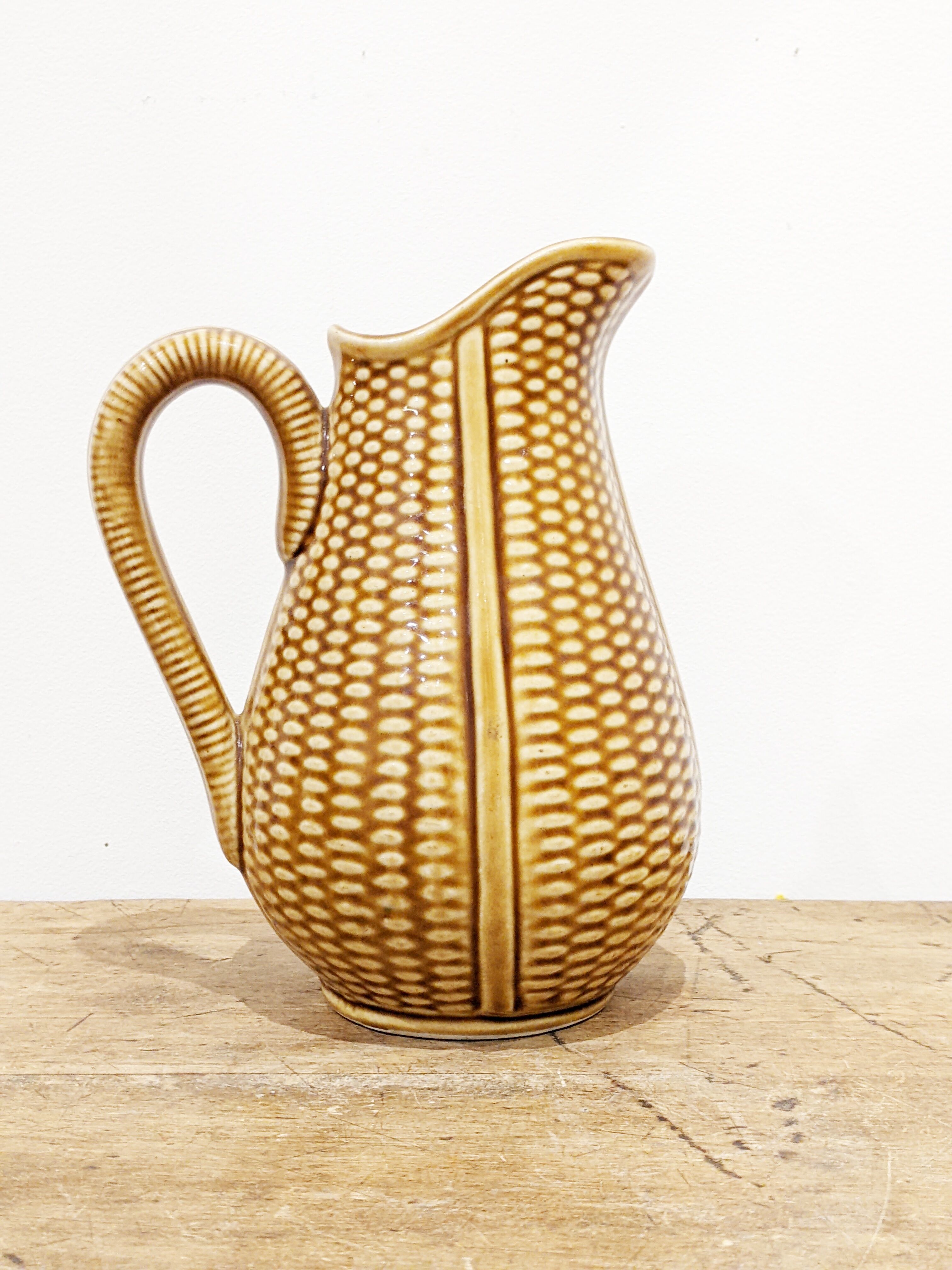 Vintage decanter ('60) pattern "grains of rice". Honey color. In perfect condition.
