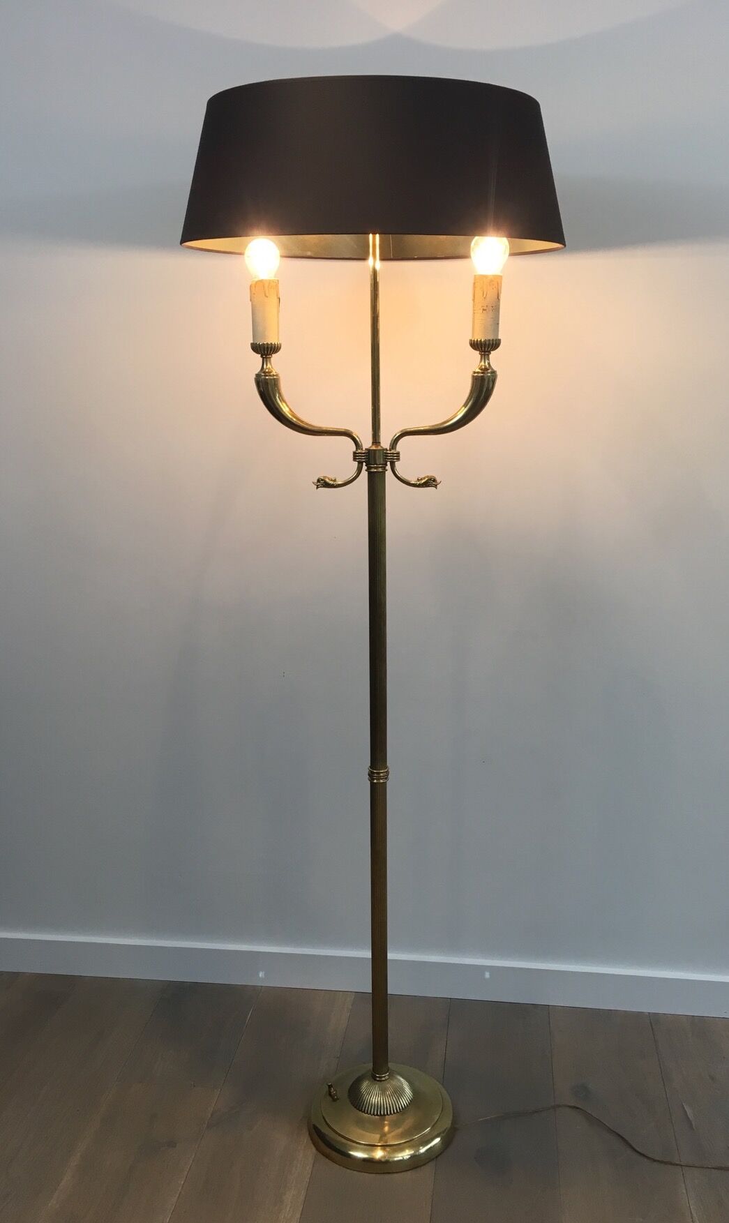 Floor lamp of parquet in neoclassical style in brass with dolphin heads. french work of the ma