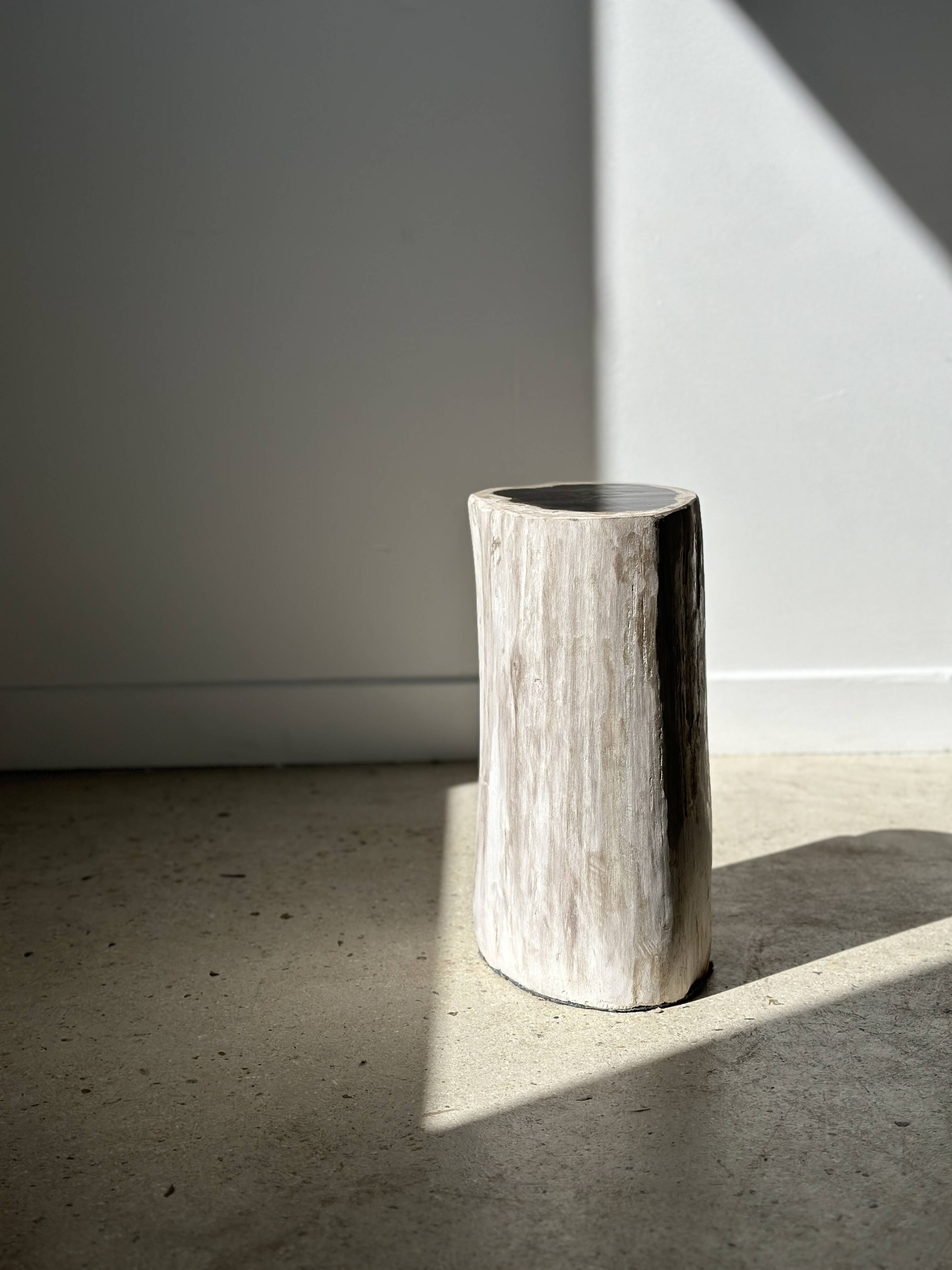 Petrified wood side table white tower black heart H:36cm D:17cm