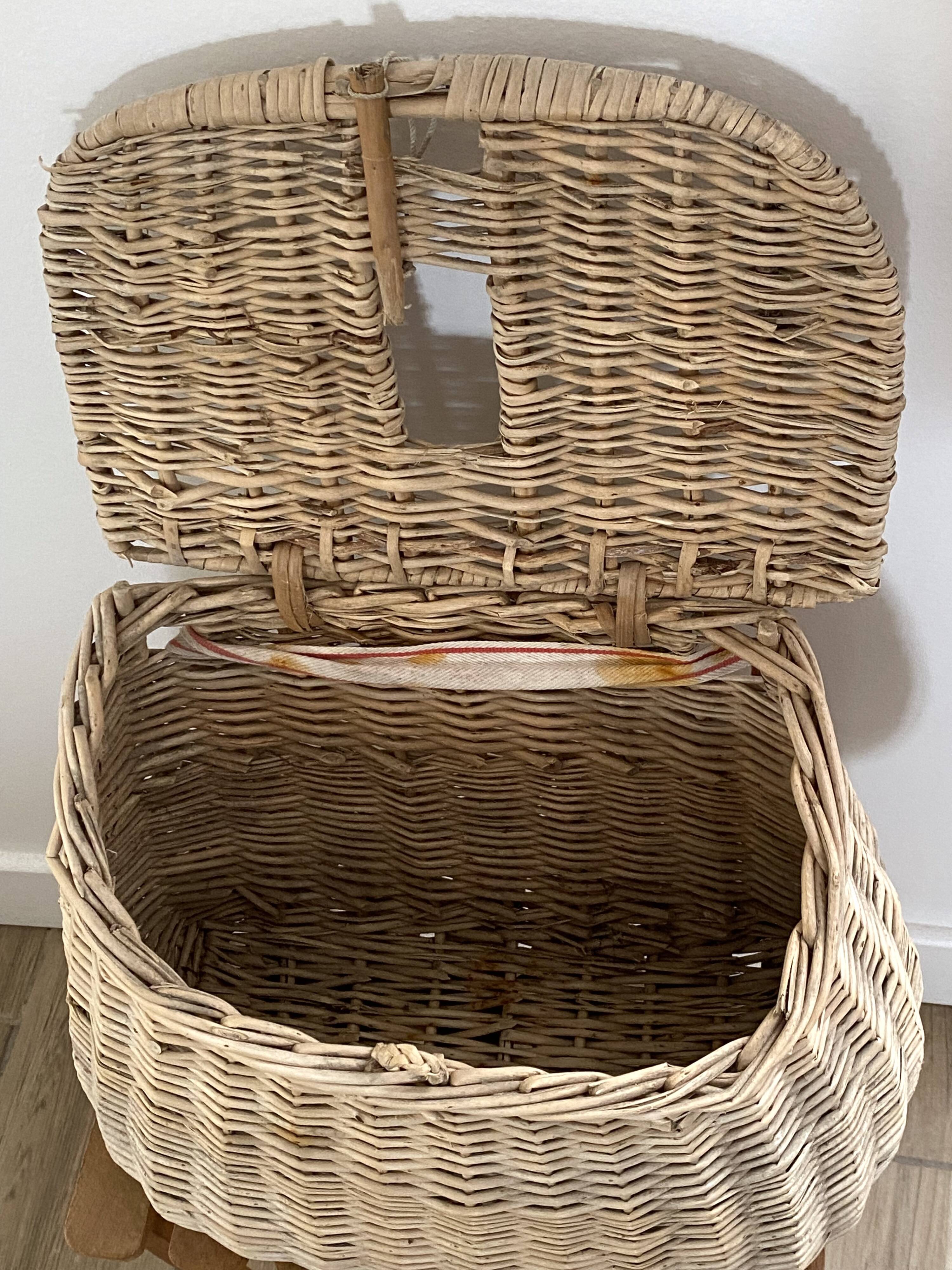 Walking fishing basket