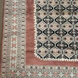 Handmade wool Oriental rug from Pakistan