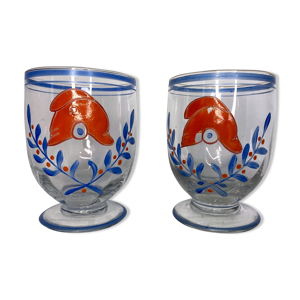 Deux verres à pied bonnet