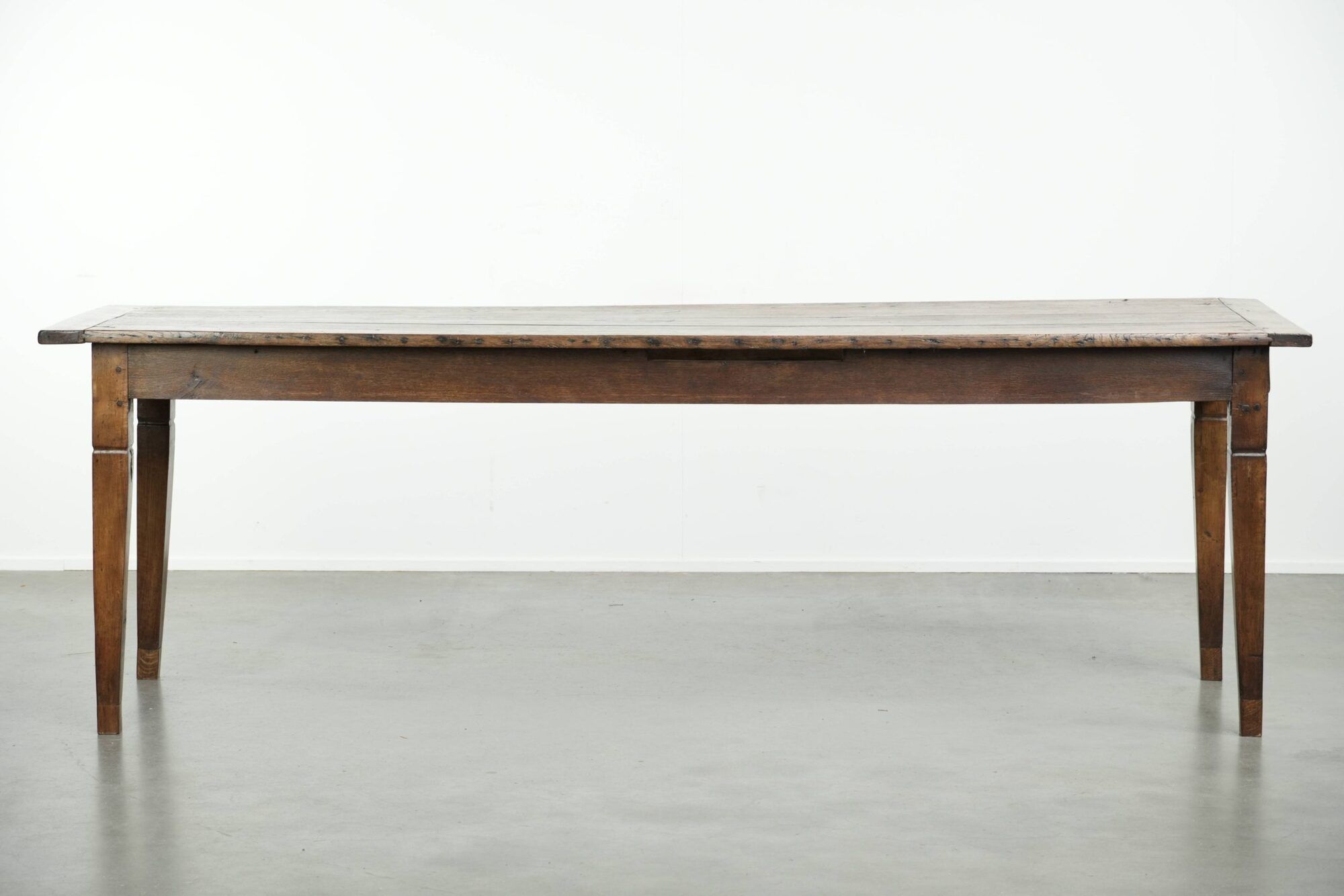 Antique oak table from the 19th century with a walnut top for 6 to 8 people