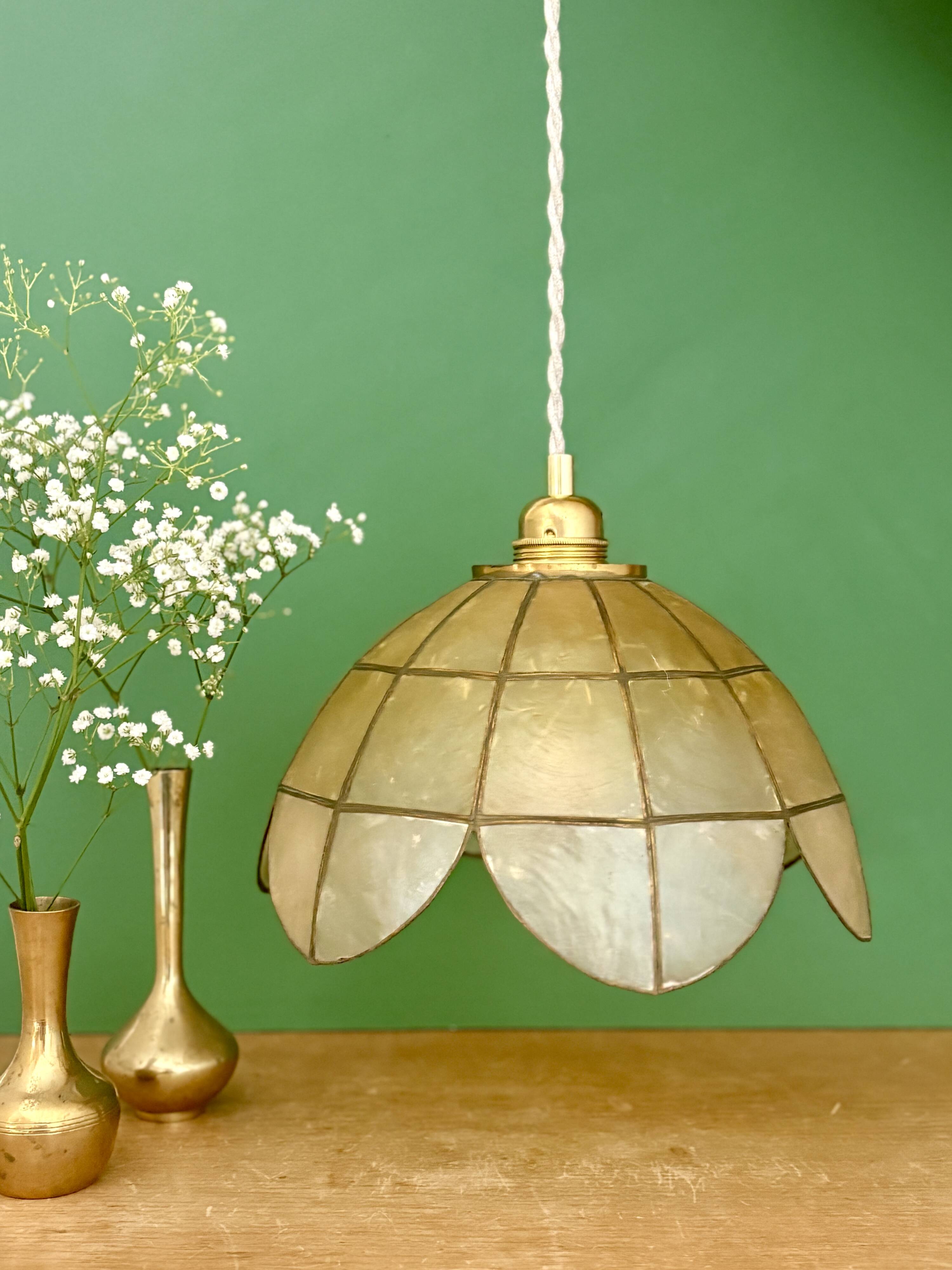 Vintage pendant light in mother-of-pearl and brass