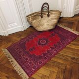 Oriental-inspired velvet rug 108 cm X 67, 5 cm.