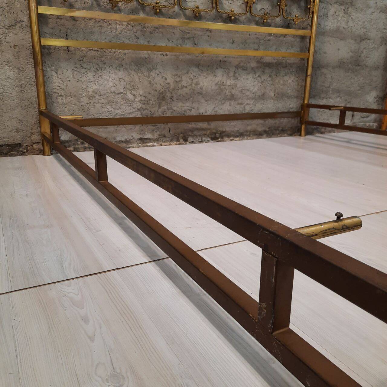 60s/70s bed design Luciano Frigerio in gilded brass