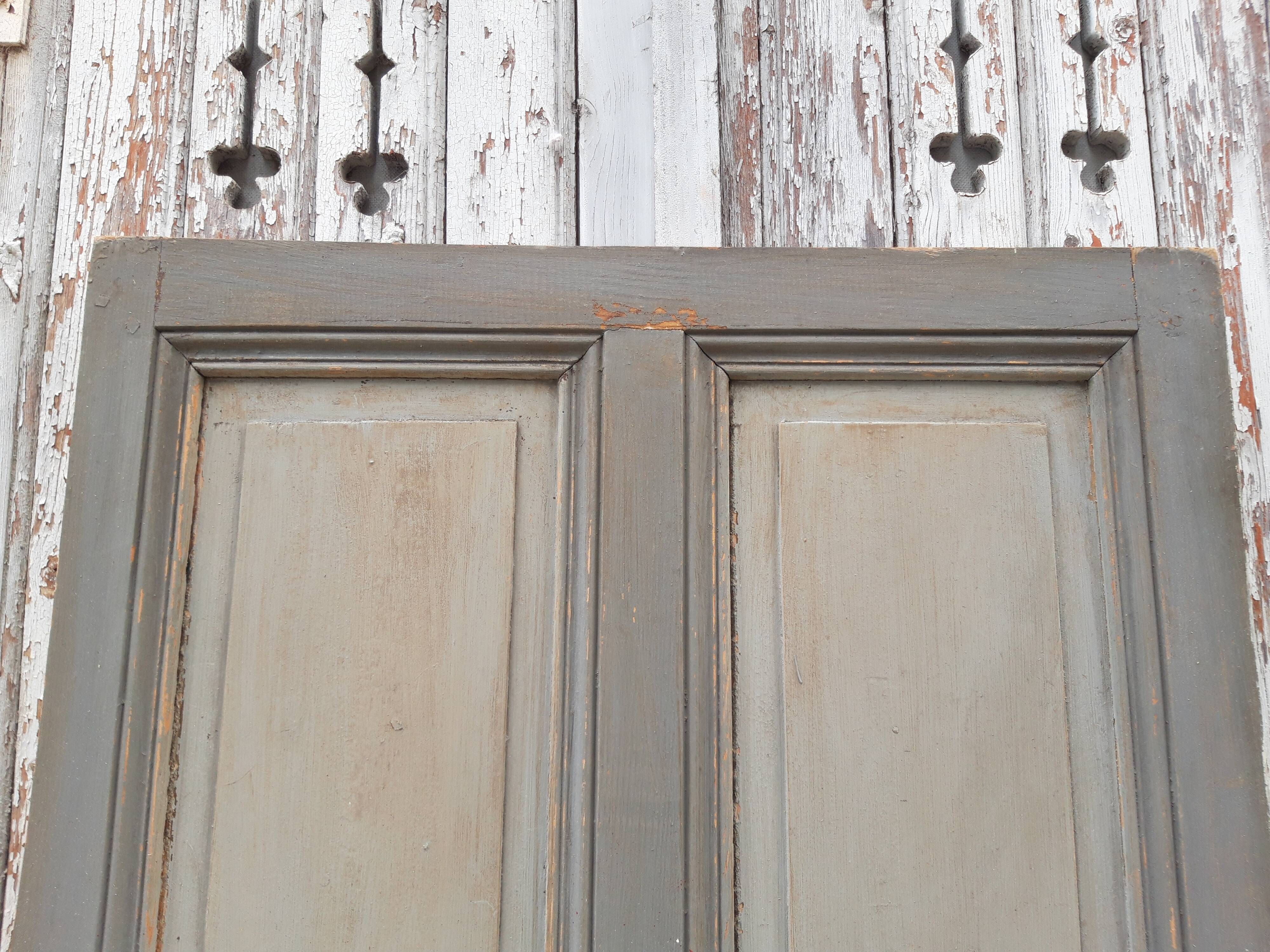 Ancienne porte de communication moulurée