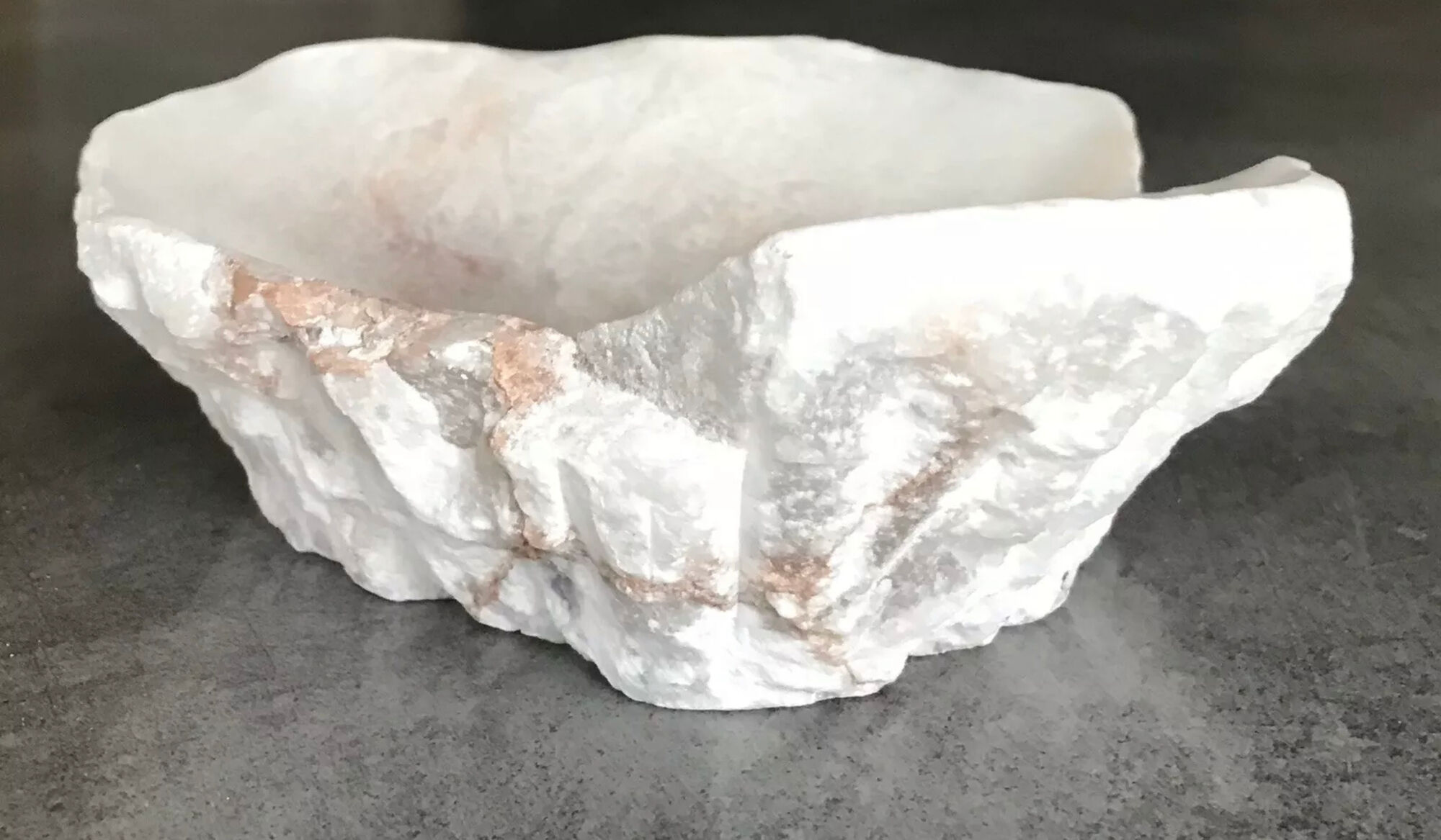 Ashtray in alabaster of Alfredo Albastros mod.327