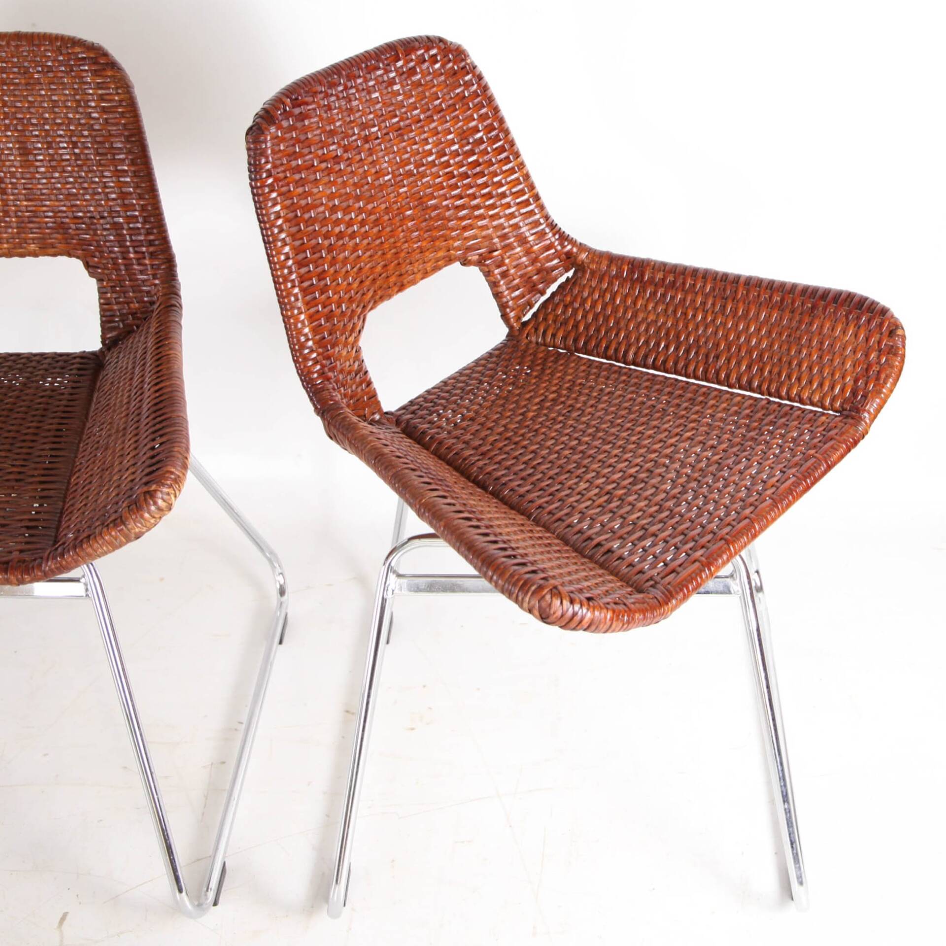 Suite de 4 chaises en rotin et chrome
