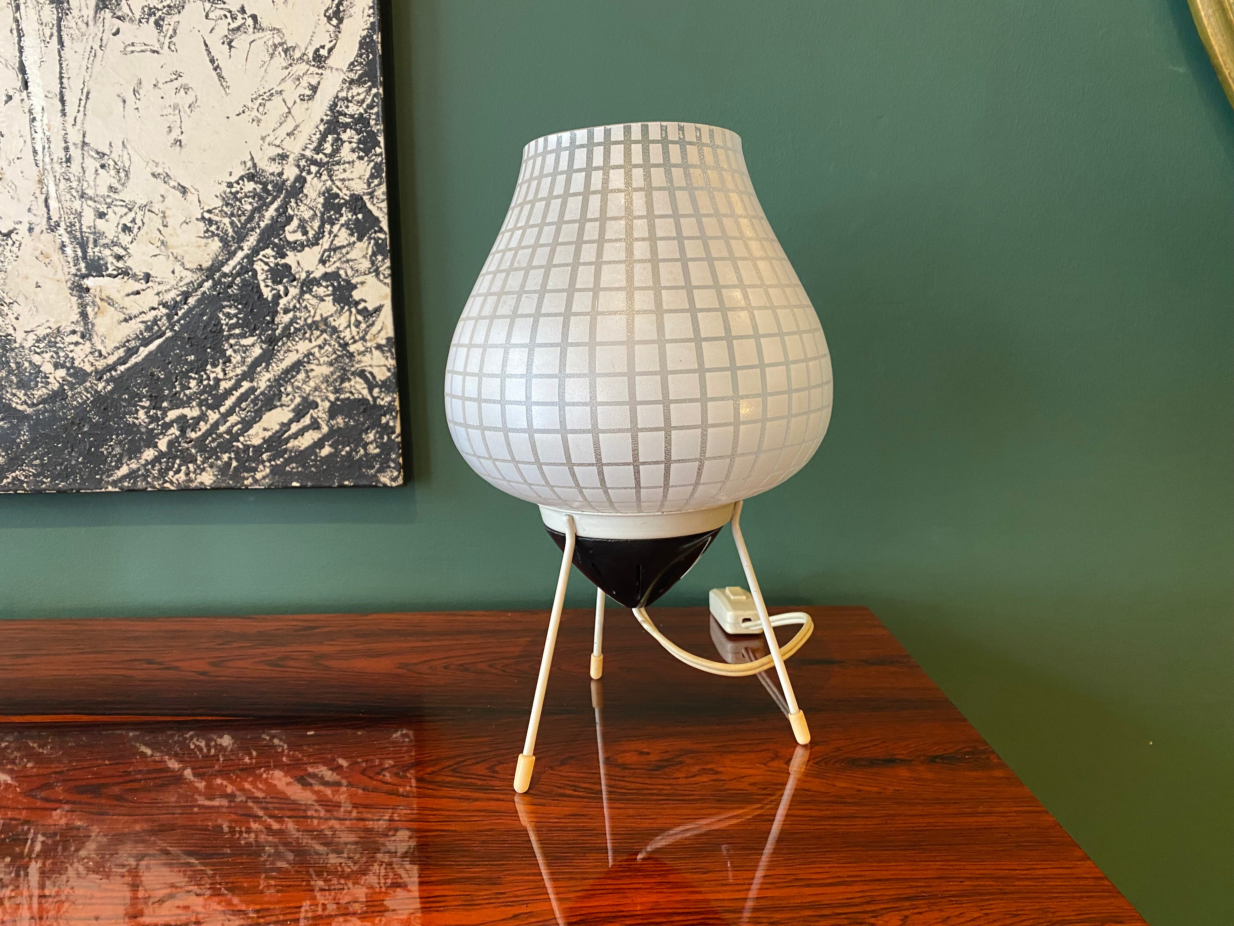 Vintage tripod lamp
