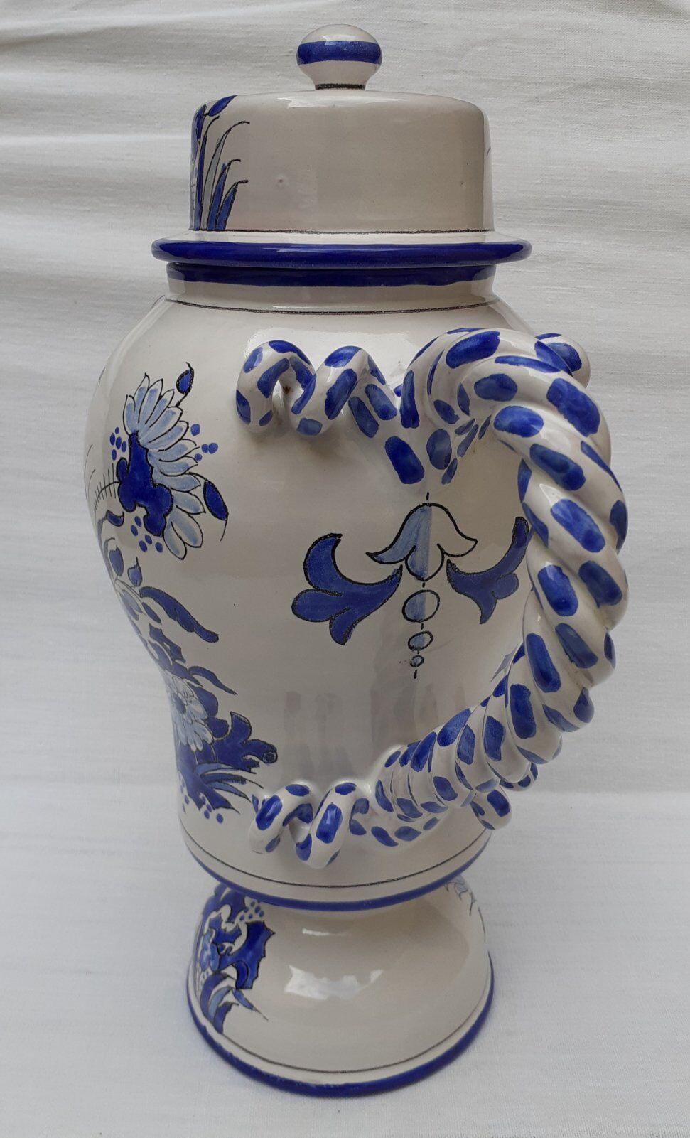 Covered pot in earthenware