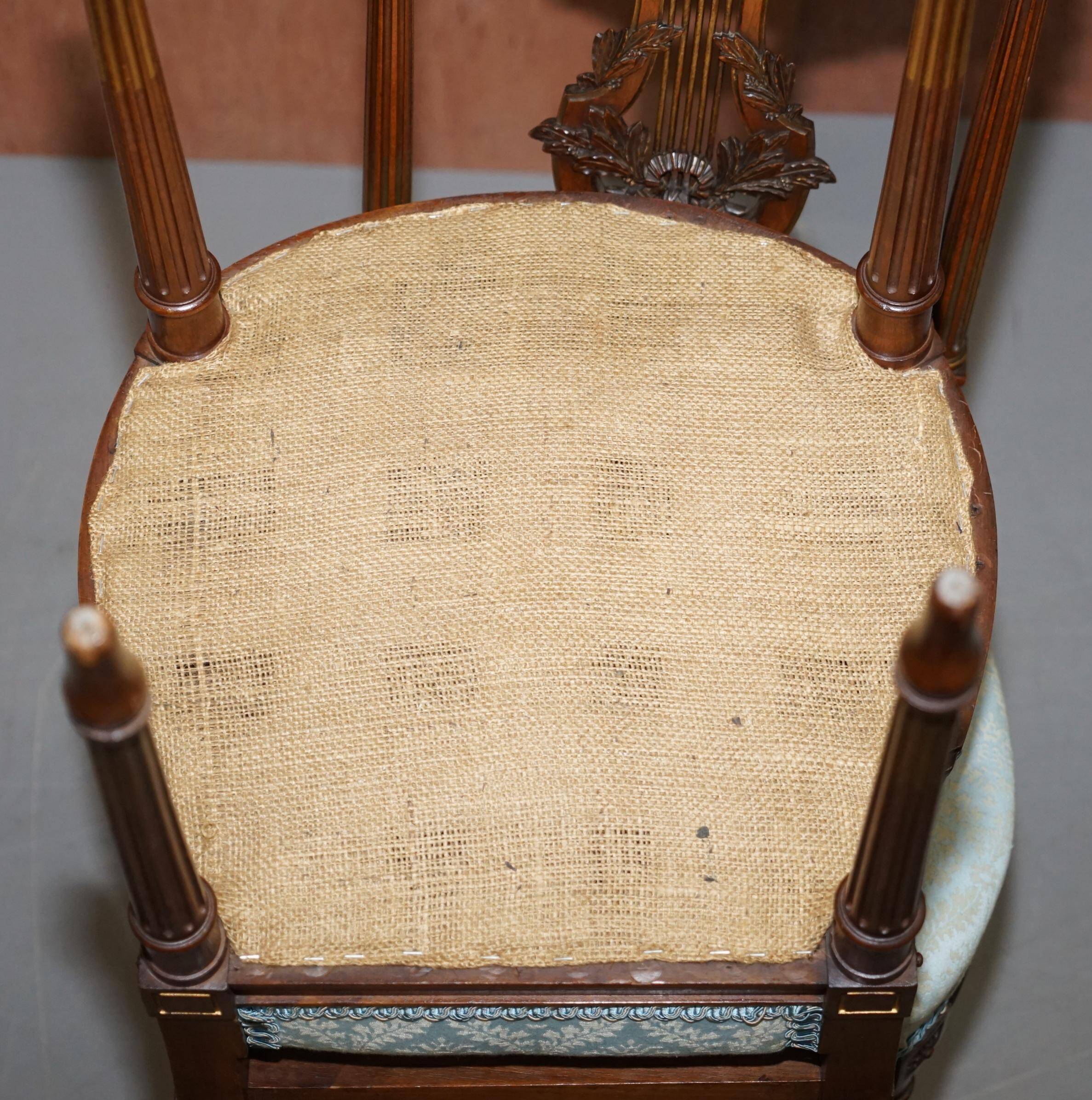 Paire de Chaises d'Appoint Sculptées en Bois Doré