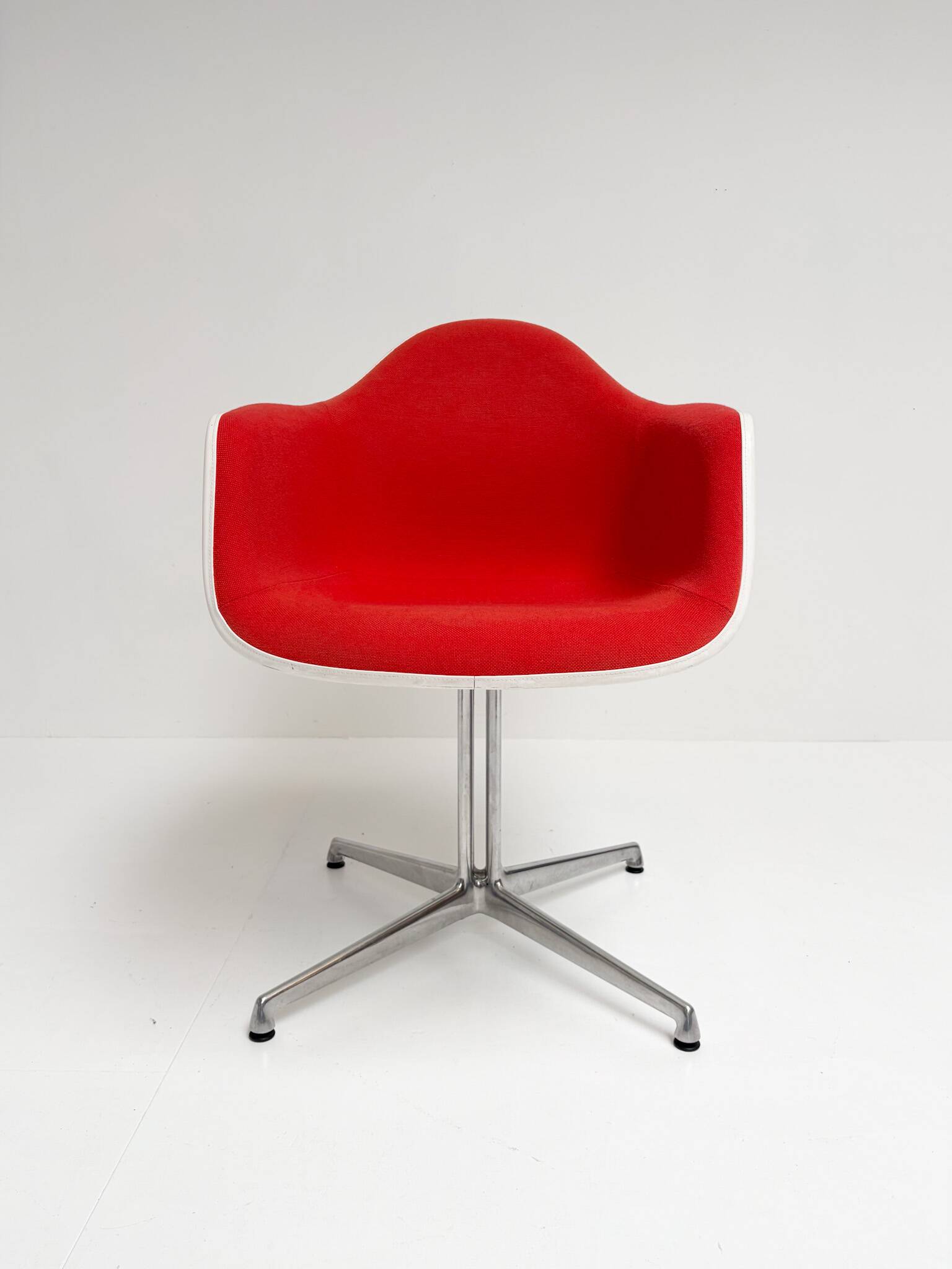 Fauteuil DAL par Charles et Ray Eames pour Vitra, années 2010.