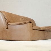 Cinna sofa. Circa 1970. Foam and "caramel" leather. 3 seats.