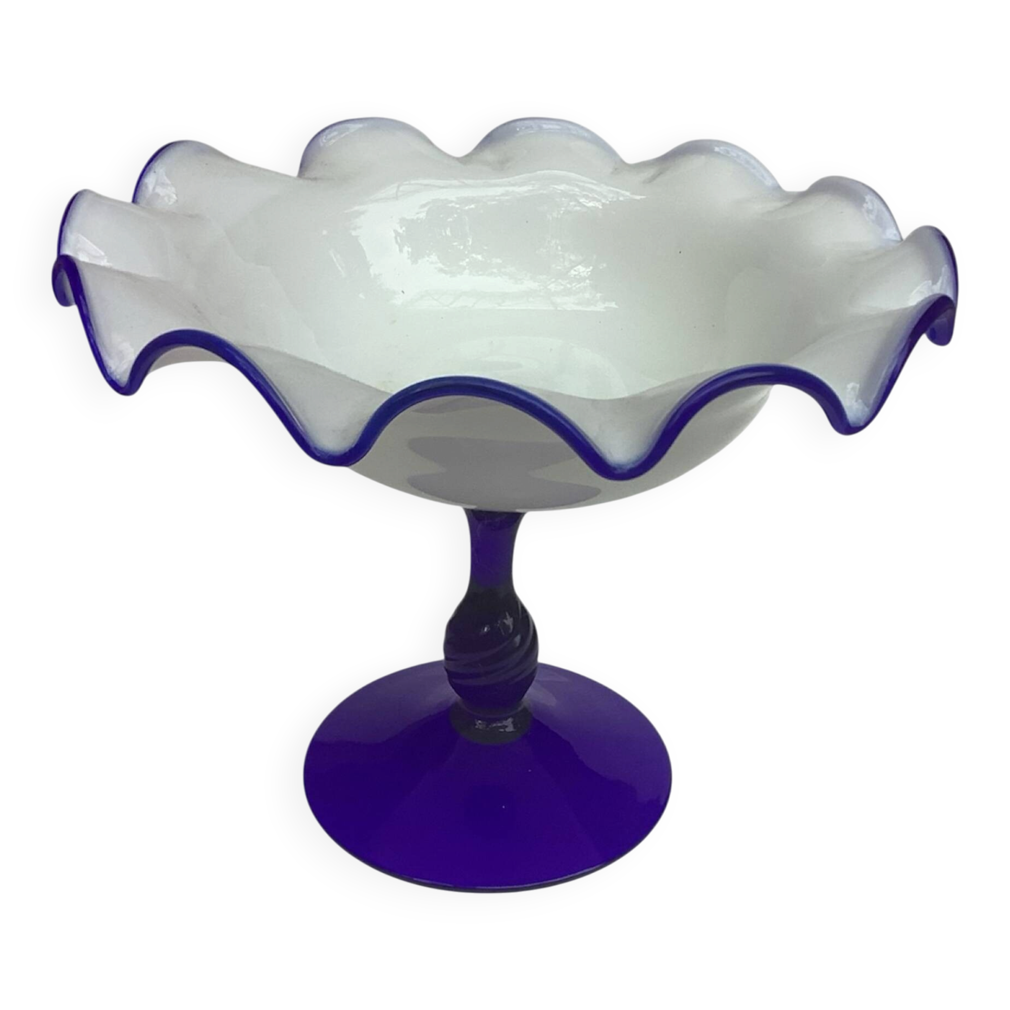 Coupe sur pied vintage en verre soufflé blanc opalin et bleu cobalt –