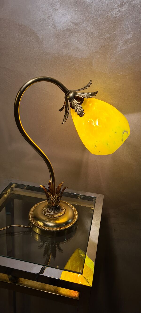 Lampe acier doré avec tulipe pate de verre jaune marbré ancienne,