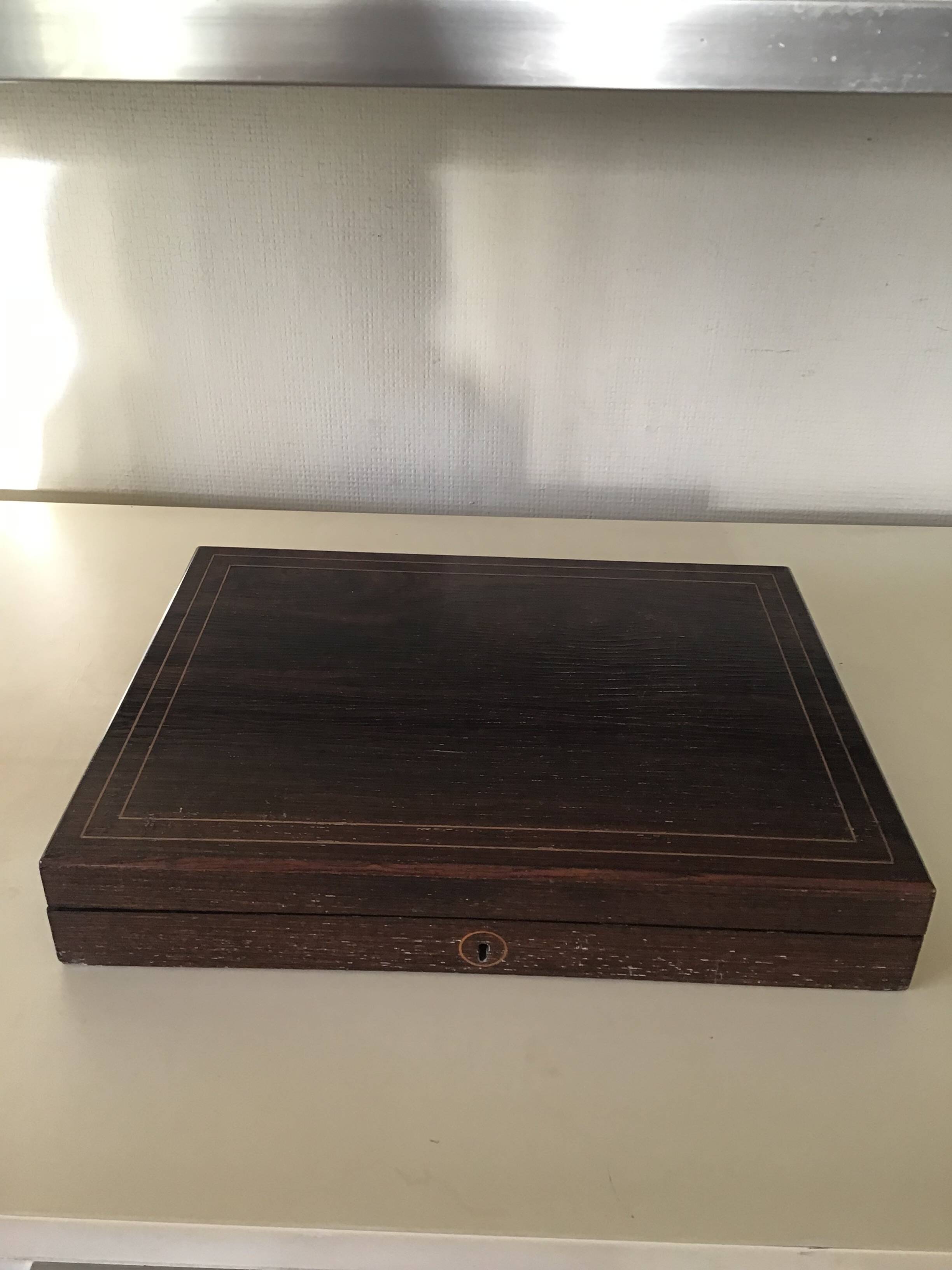 Complete mahogany wood game set with pawns, cards, and score pieces