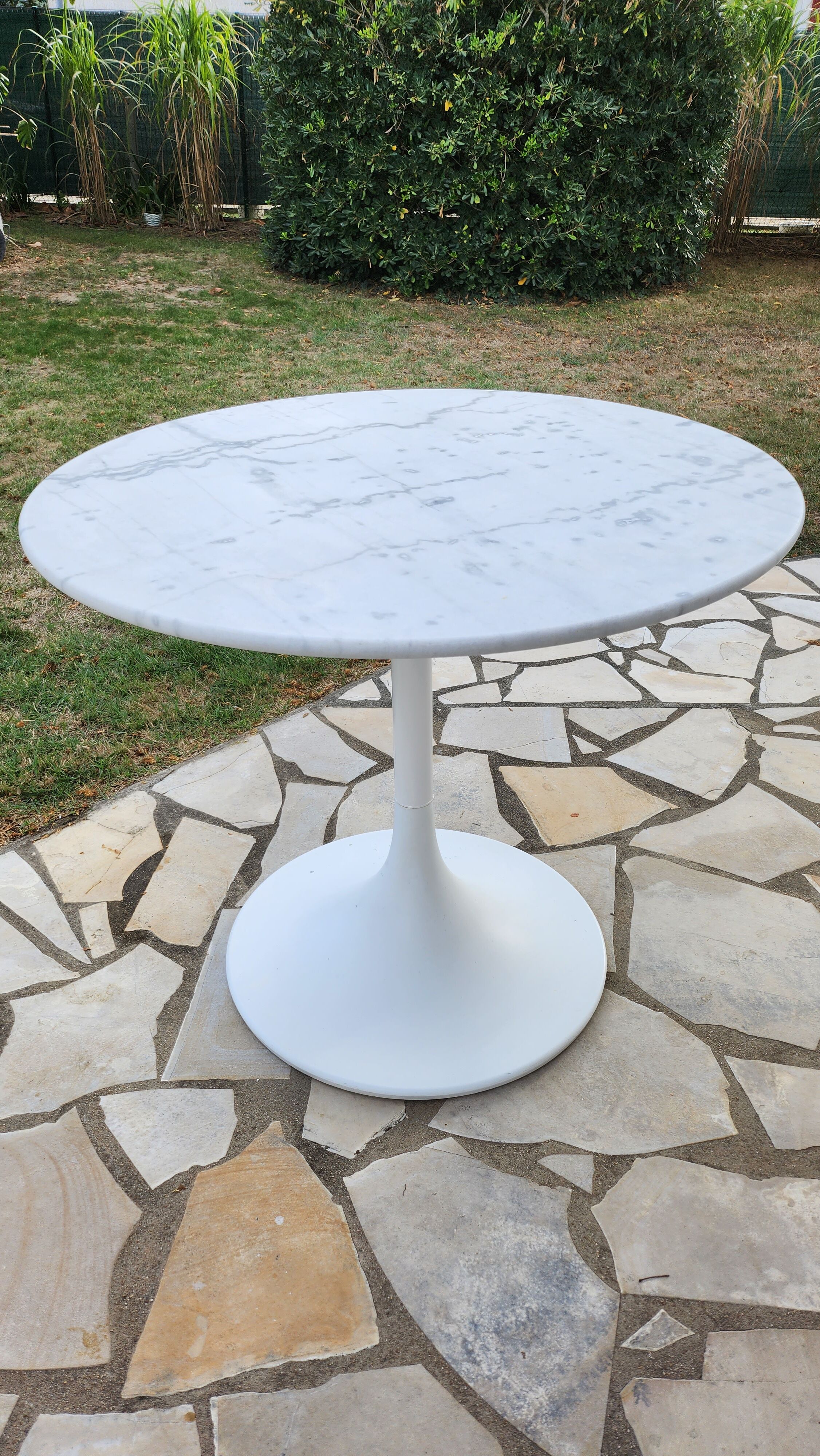 Tulip table Carrara marble 1970