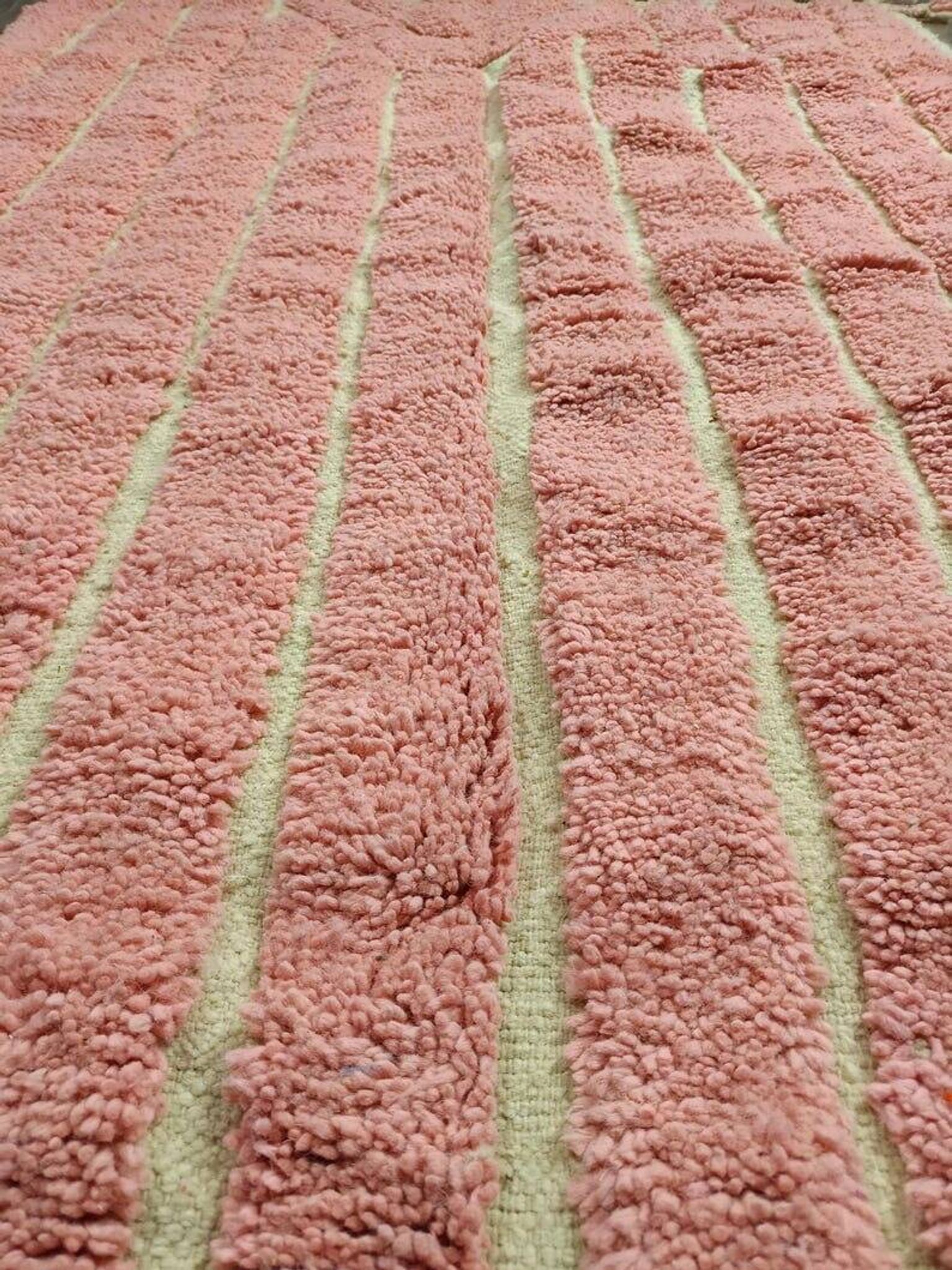 Handmade pure natural wool Berber rug in pink, size 150 x 250 cm.