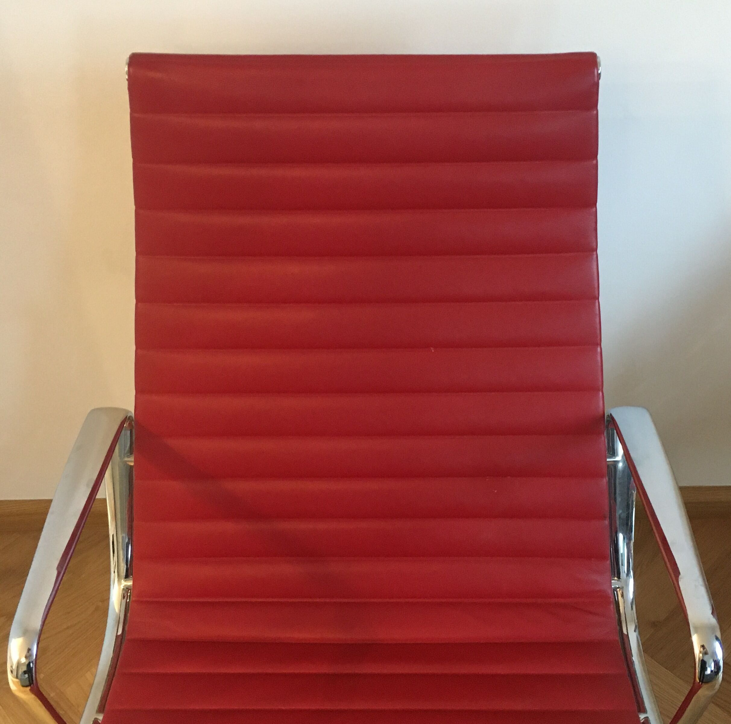 Paire de fauteuils  EA116 aluminium par Charles & Ray Eames édition vitra