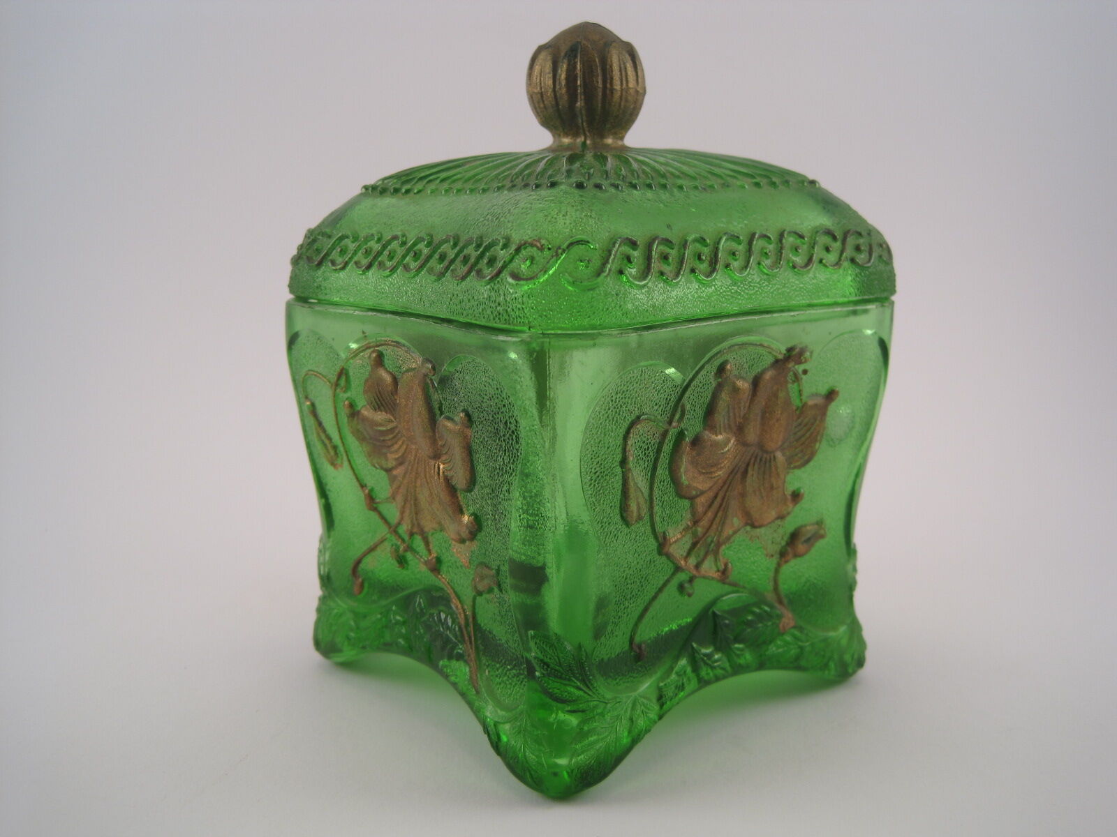 Bonbonnière verre moulé pressé vert doré Cristallerie de VALLERYSTHAL