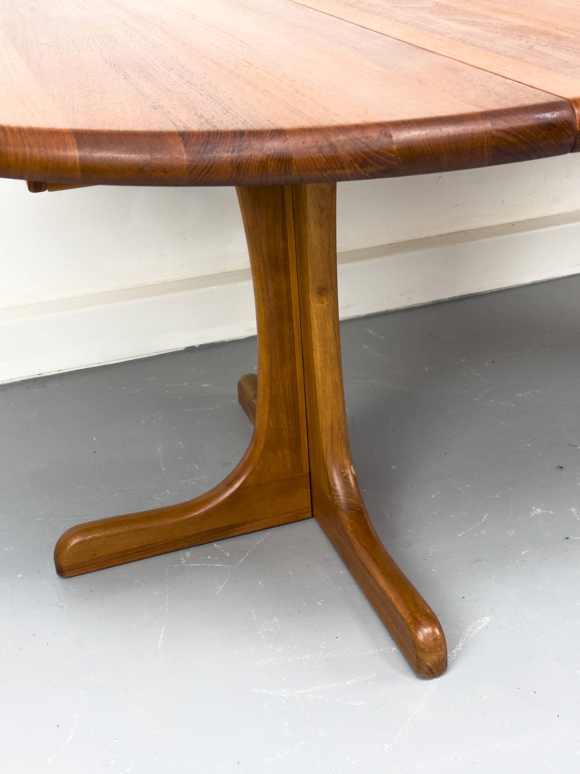 Danish Round Extendable Dining Table in Teak, 1970s