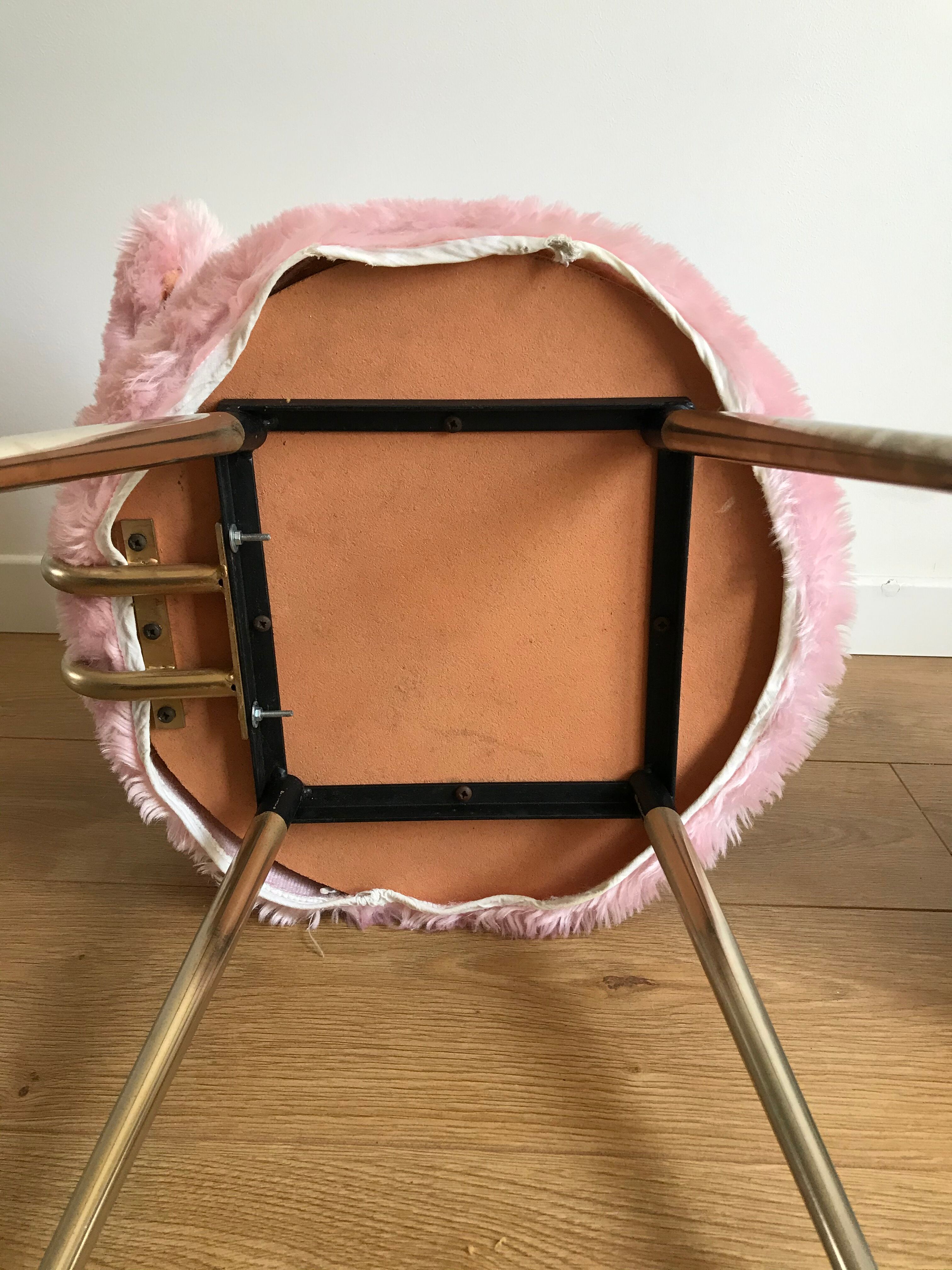 Pelfran rose moumoute chair