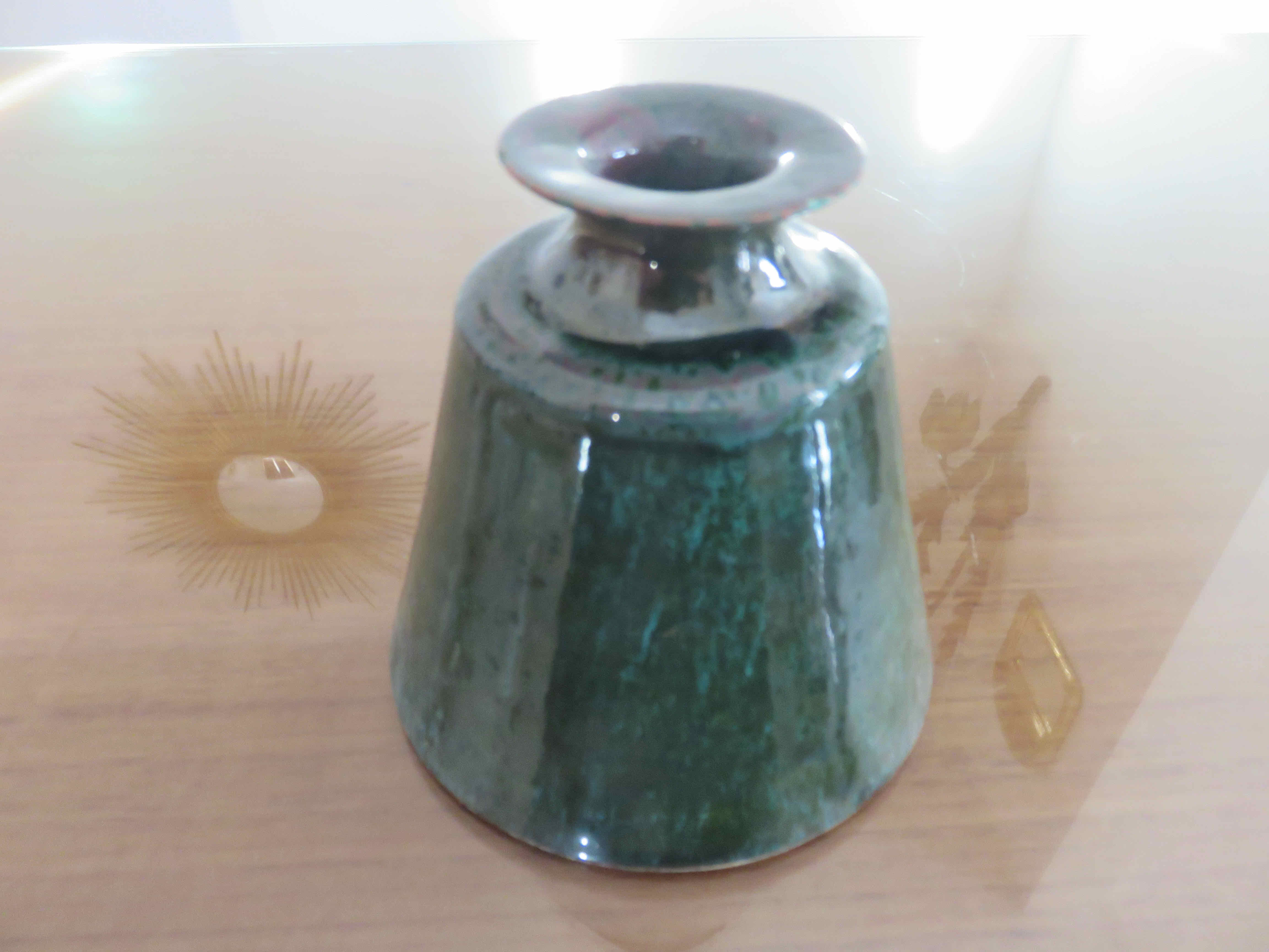 Vase en céramique dans les tons verts