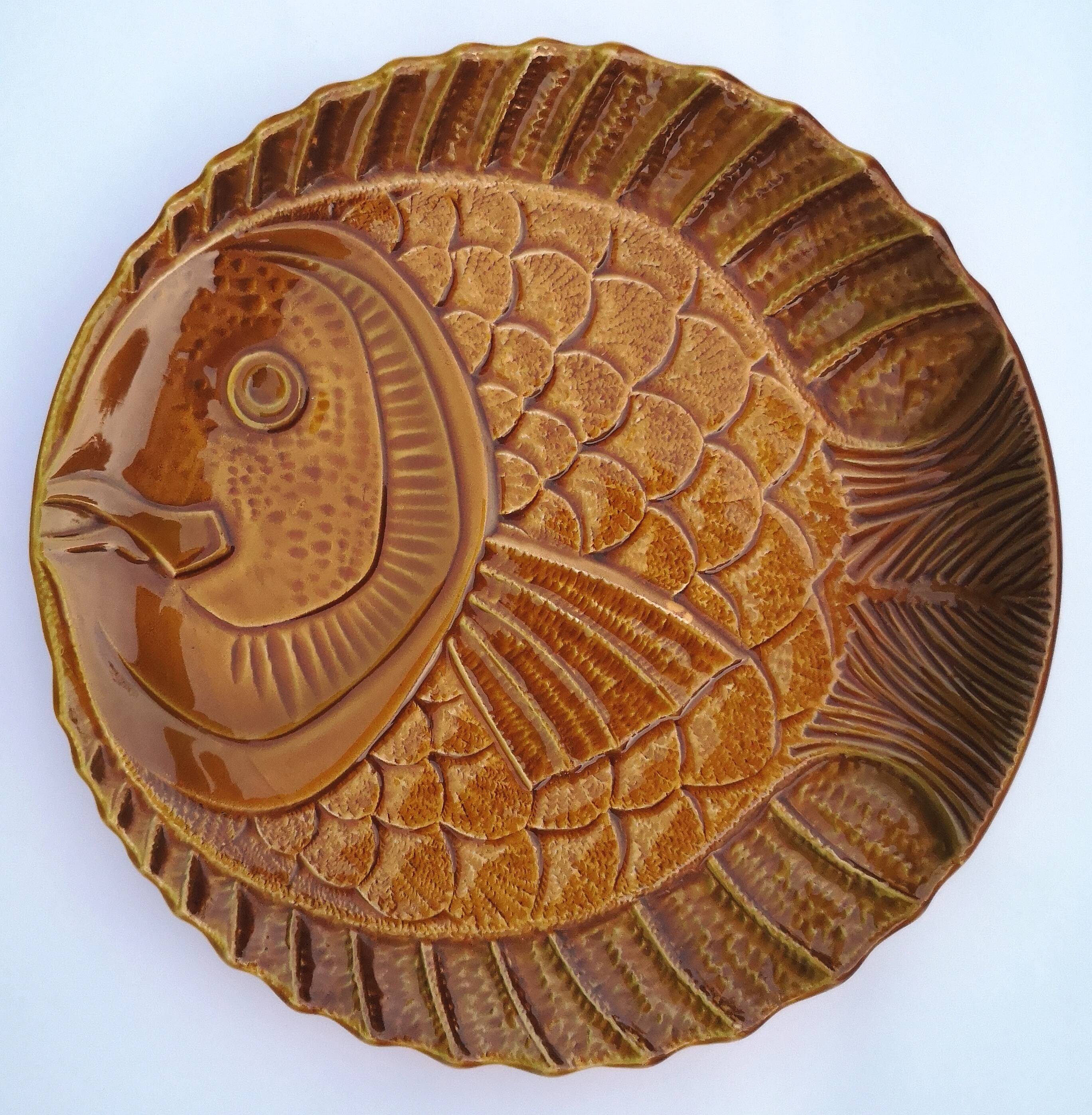 Vintage plates, Fish in barbotine