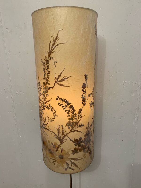 Lampadaire avec abat jour en fleurs séchées