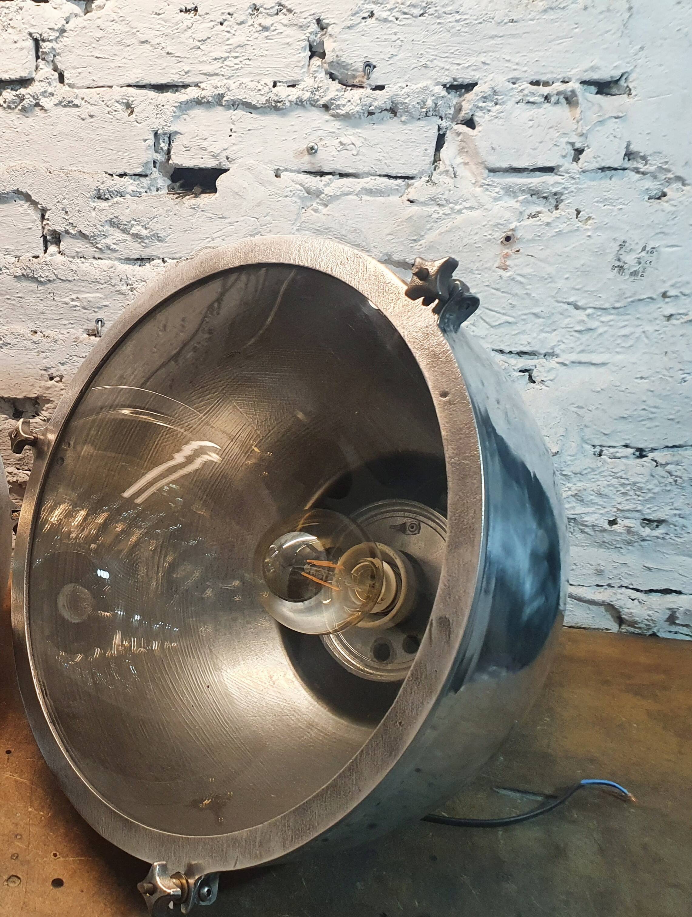 Lampe industrielle Saunier Duval France
