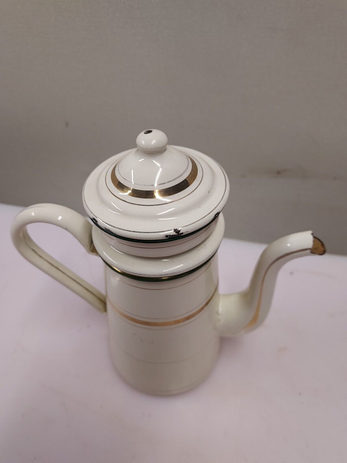 Enamelled coffee maker