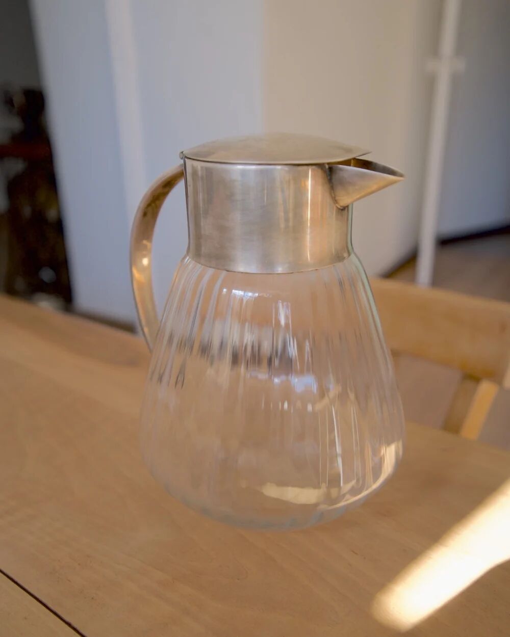 Glass and metal carafe of over 2 litres