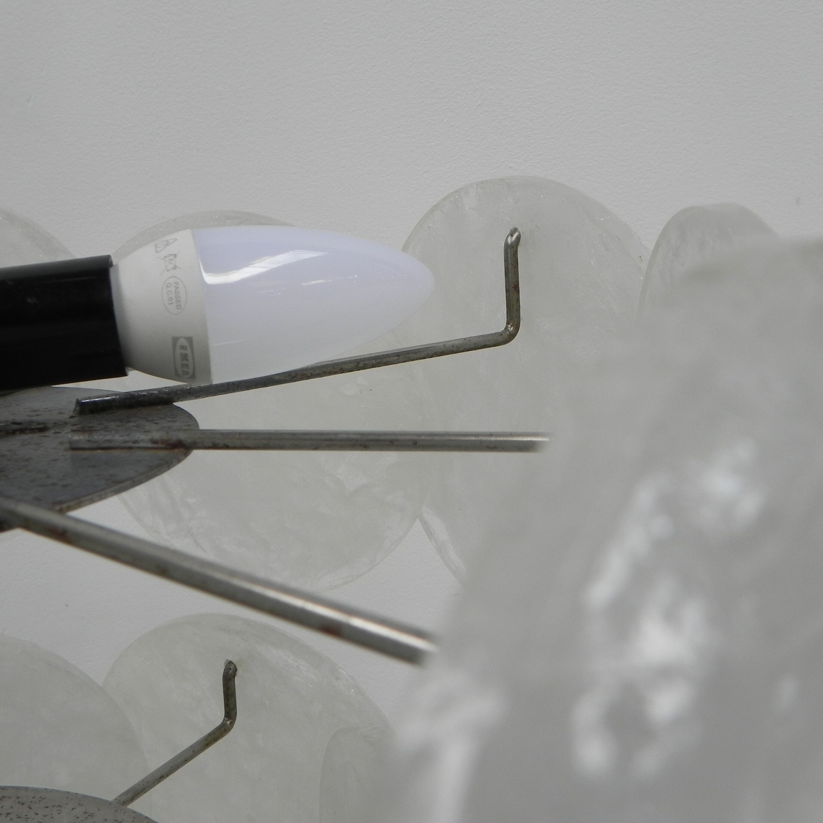 Frosted ice hanging lamp with 18 plastic discs