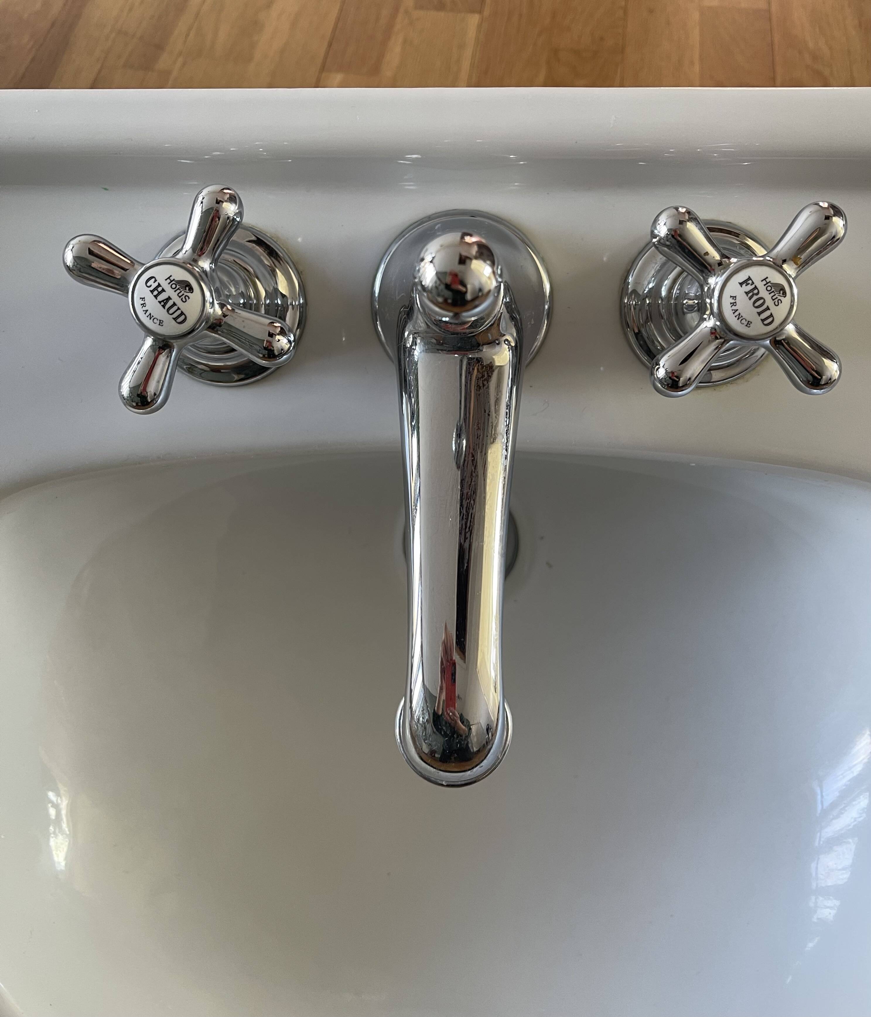 Ceramic sink