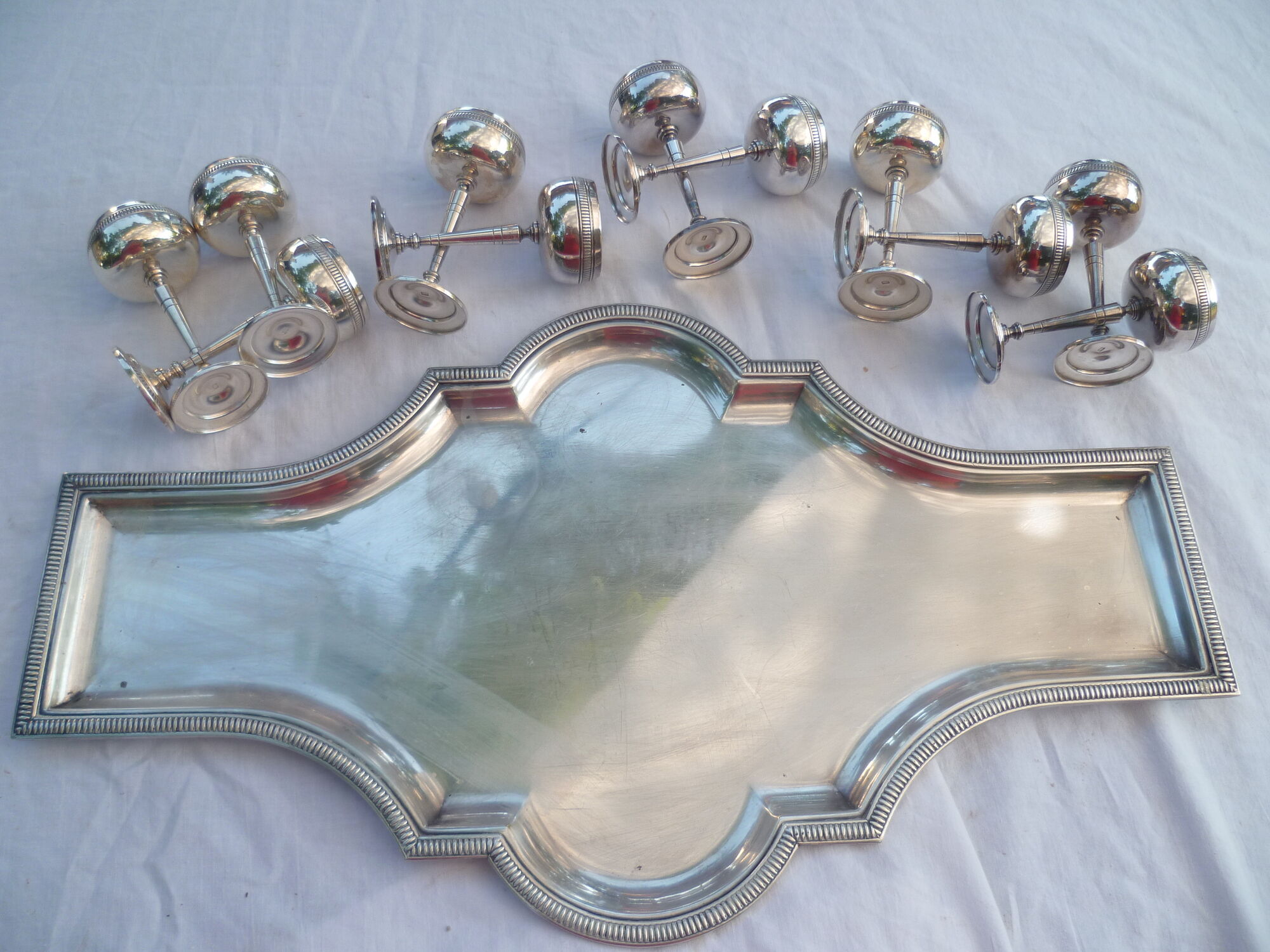 SERVICE A LIQUEUR /VERRINES IN MET. ARGENTE 11 VERRES HIS PLATEAU decoration godrons