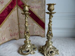 Paire de bougeoirs en bronze style louis XV