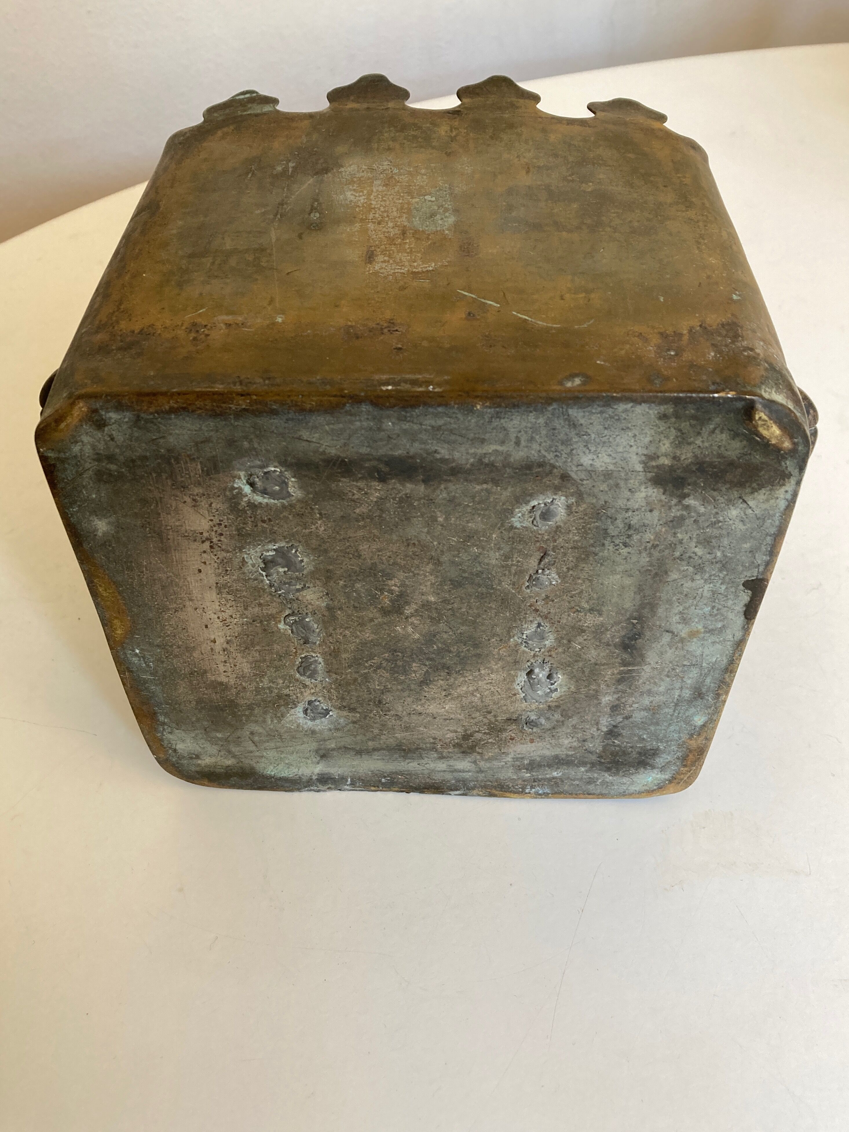 Pot cover 19th in zinc patina of origin