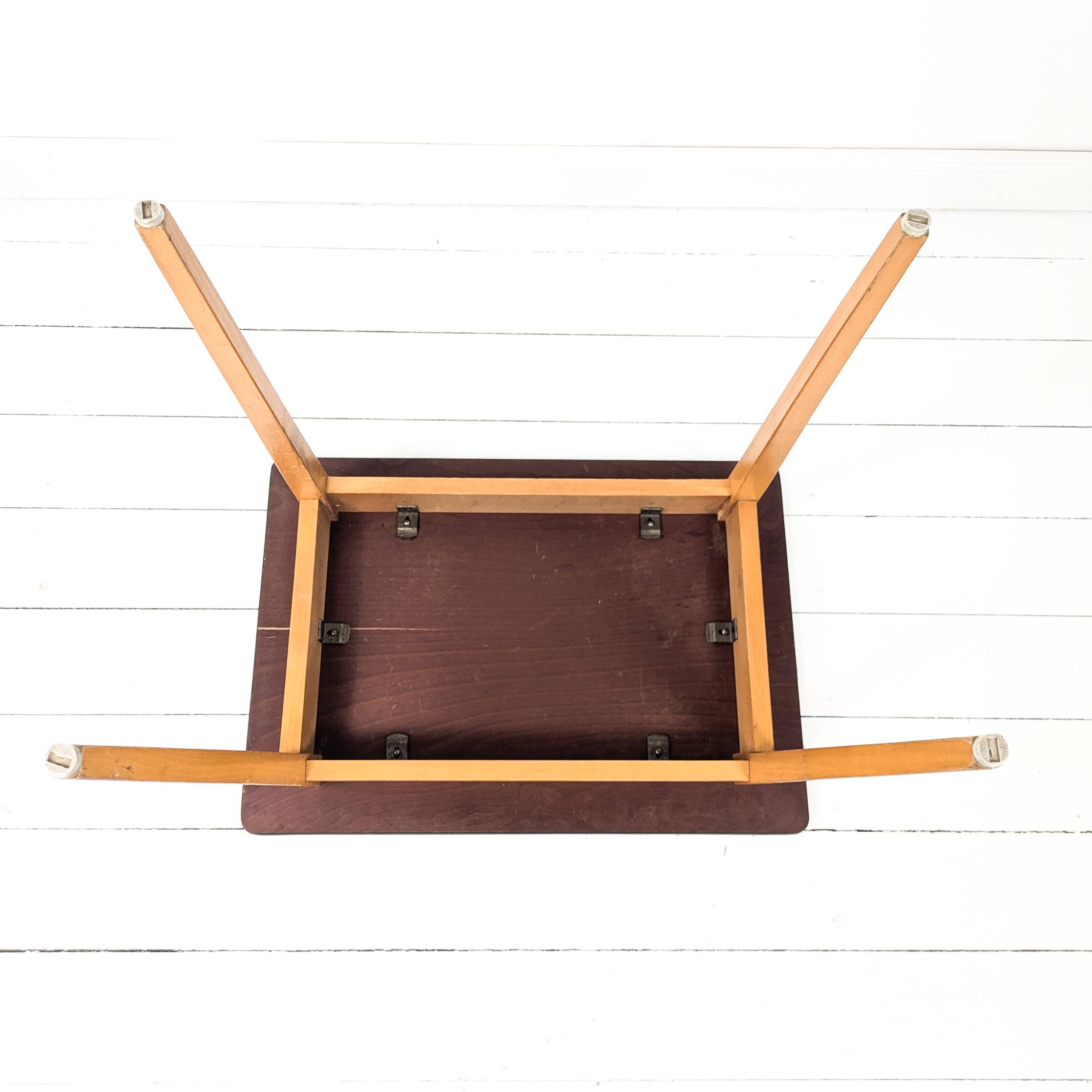 Bureau d’enfant vintage Mid-Century en bois table d’écolier rétro pour cham